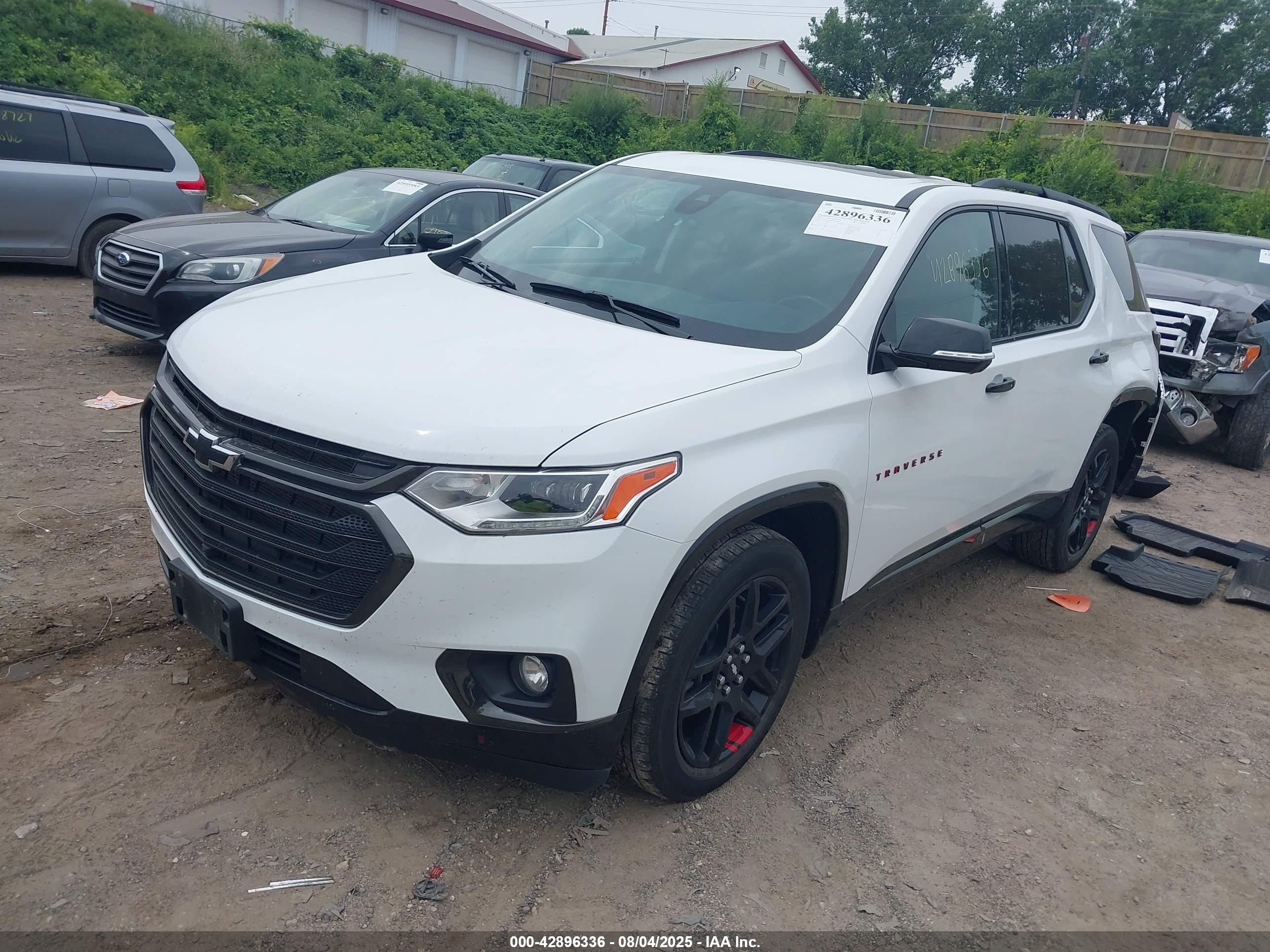 CHEVROLET TRAVERSE image 2