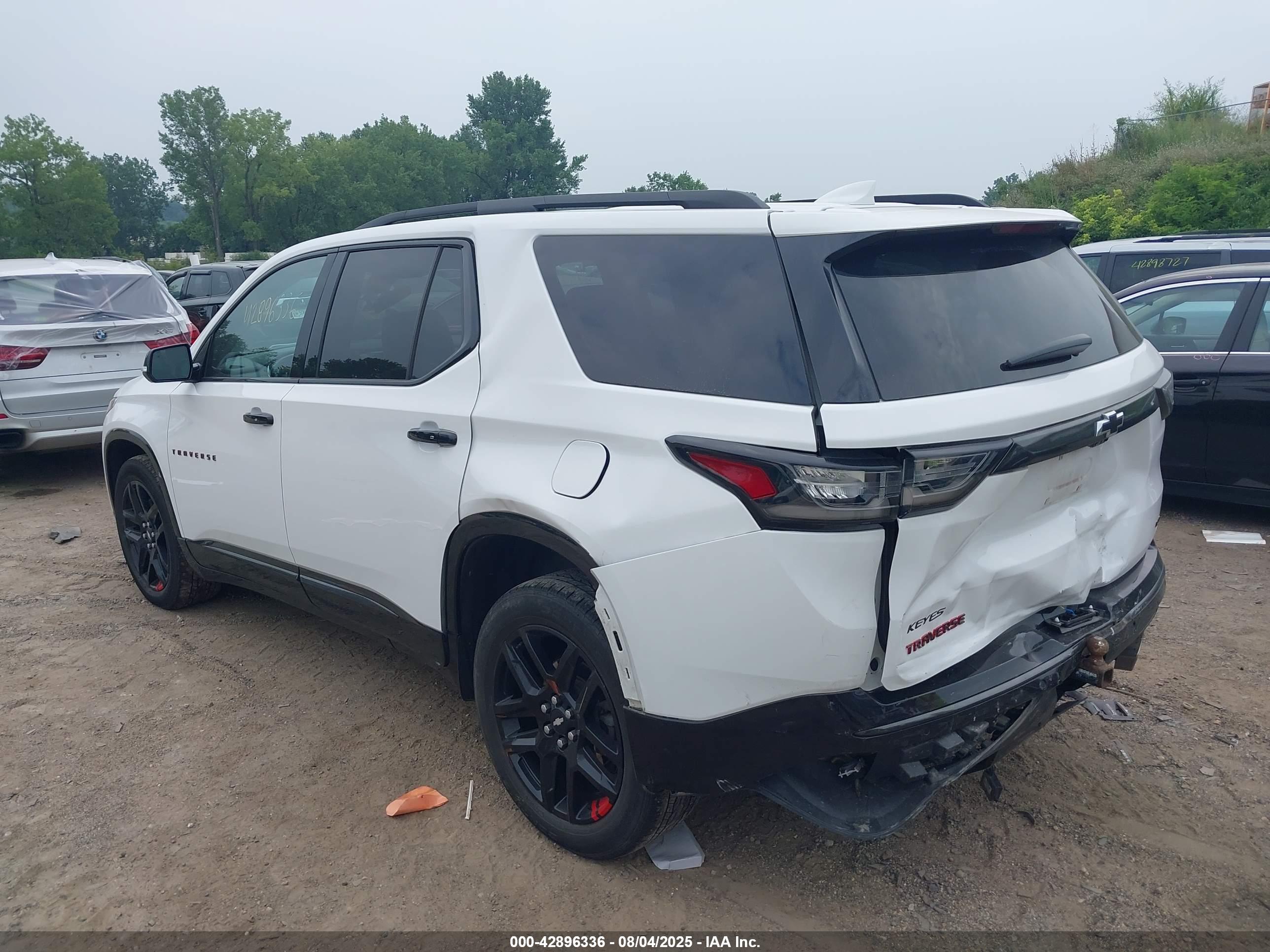 CHEVROLET TRAVERSE image 3