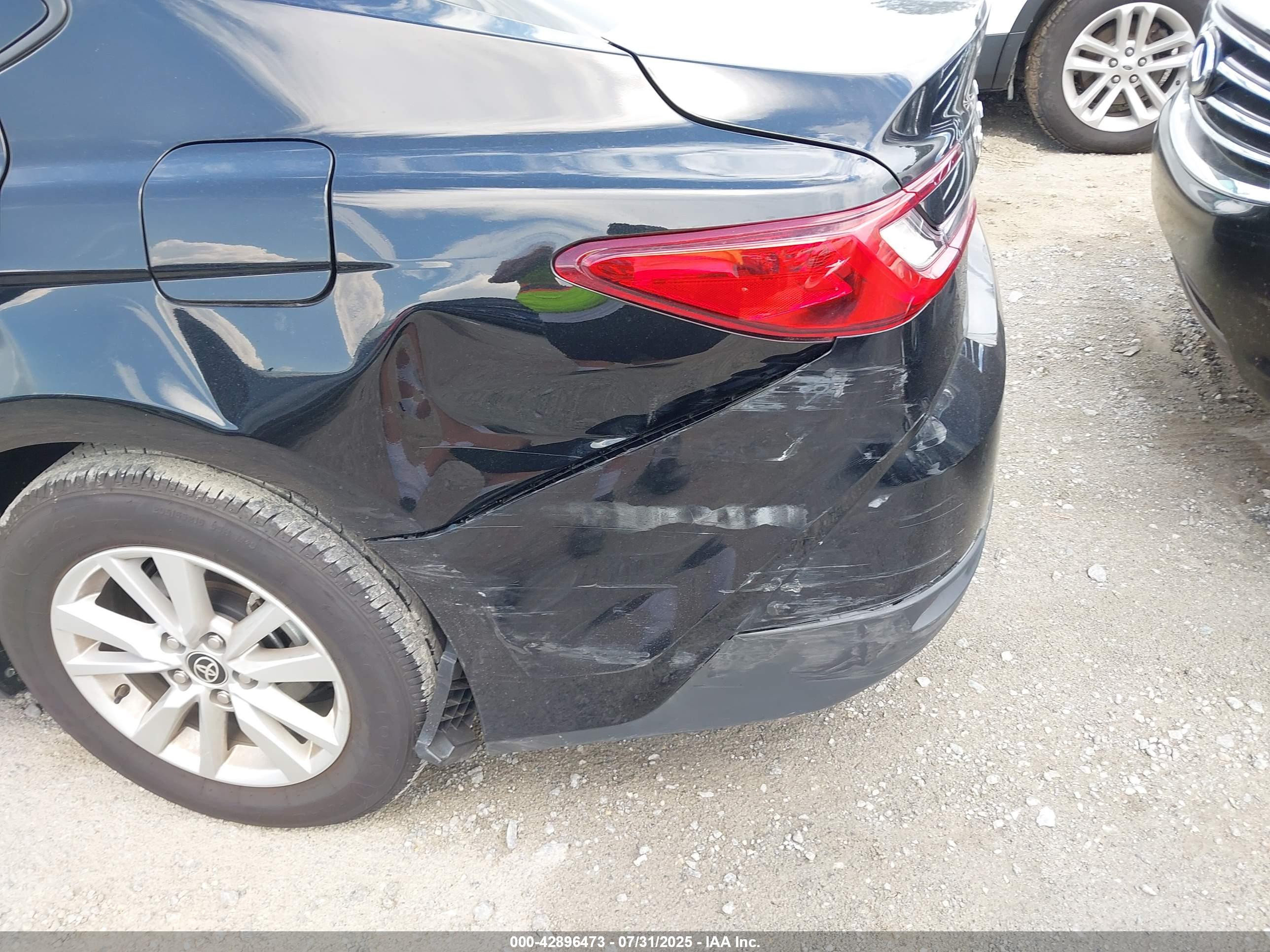 TOYOTA CAMRY image 6