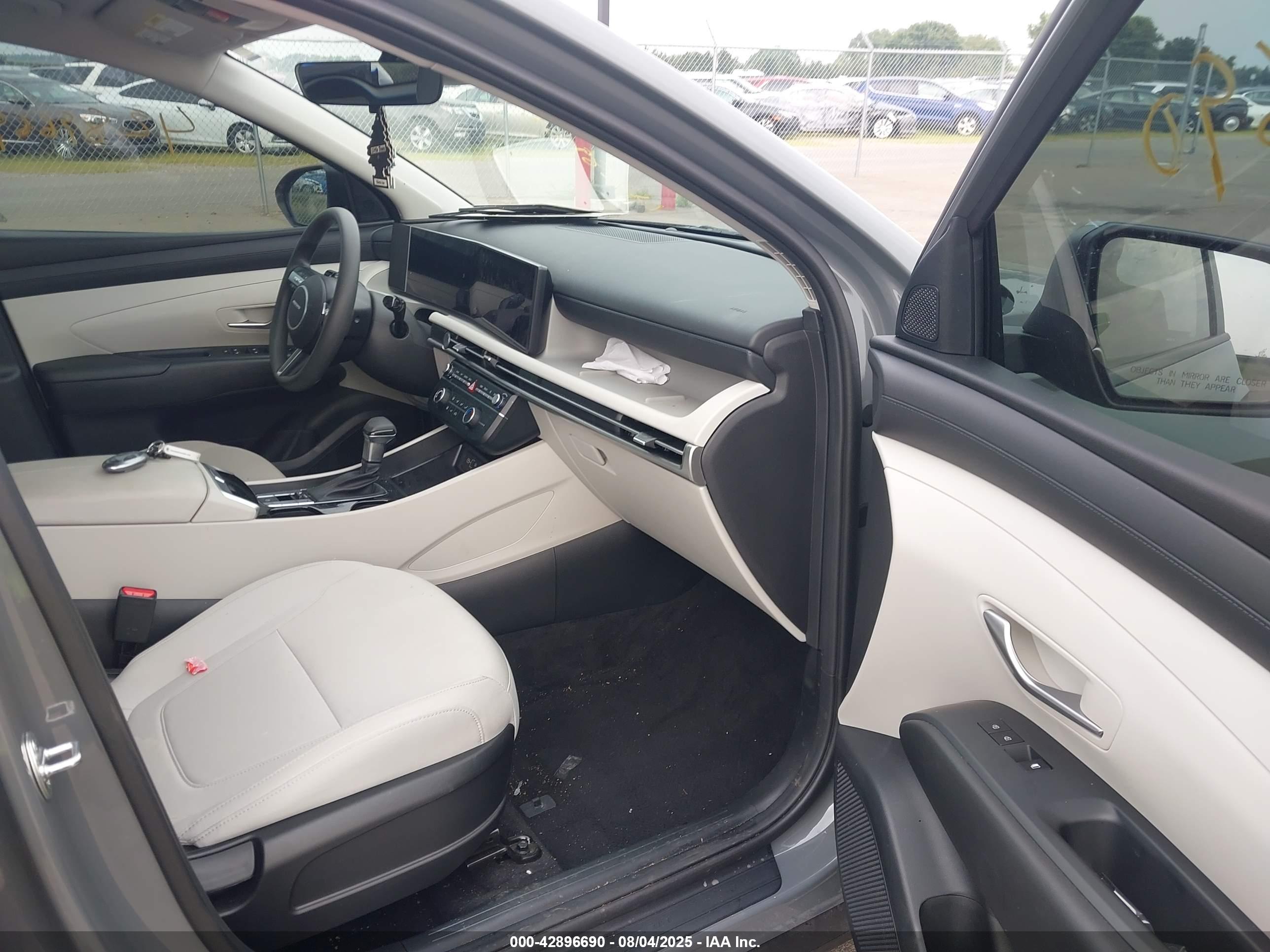 HYUNDAI TUCSON image 5