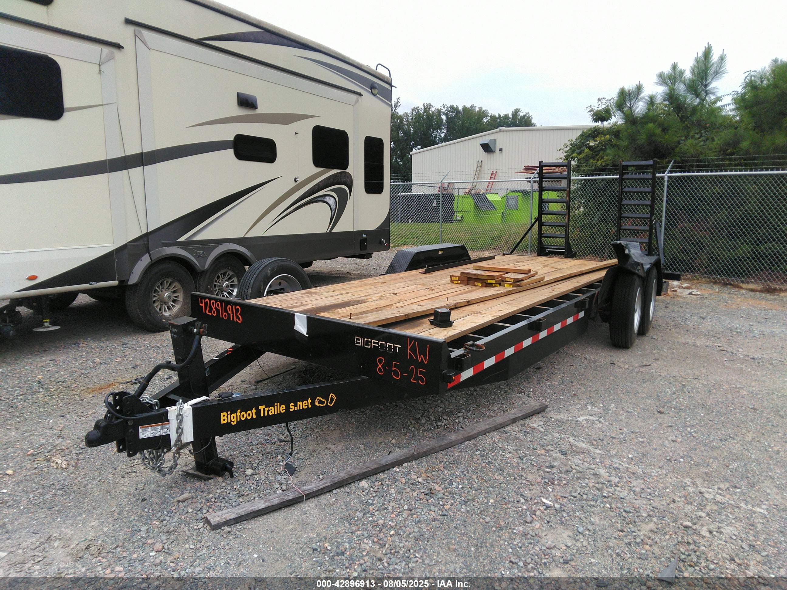 BIGFOOT 26' image 2