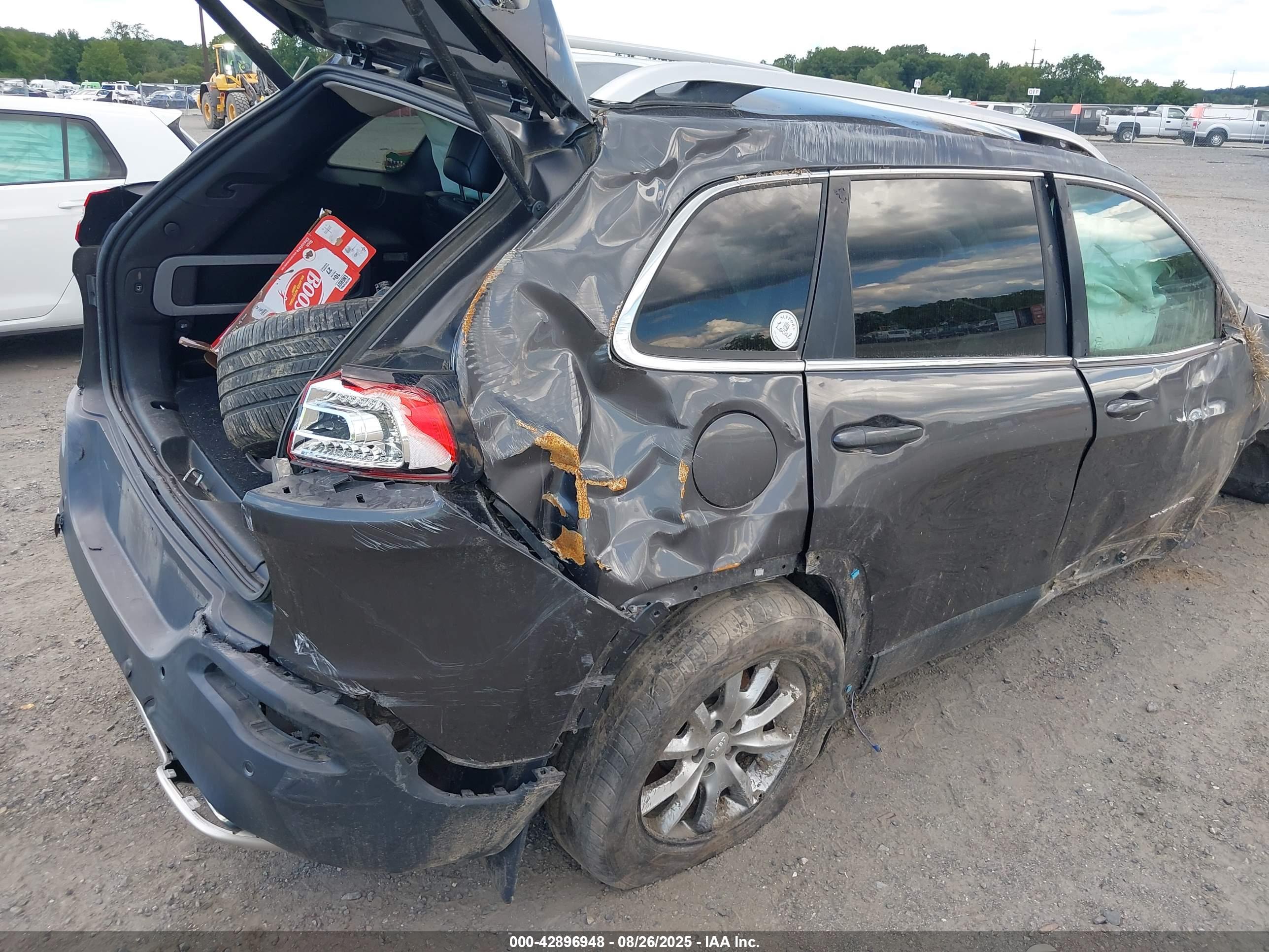JEEP CHEROKEE image 6