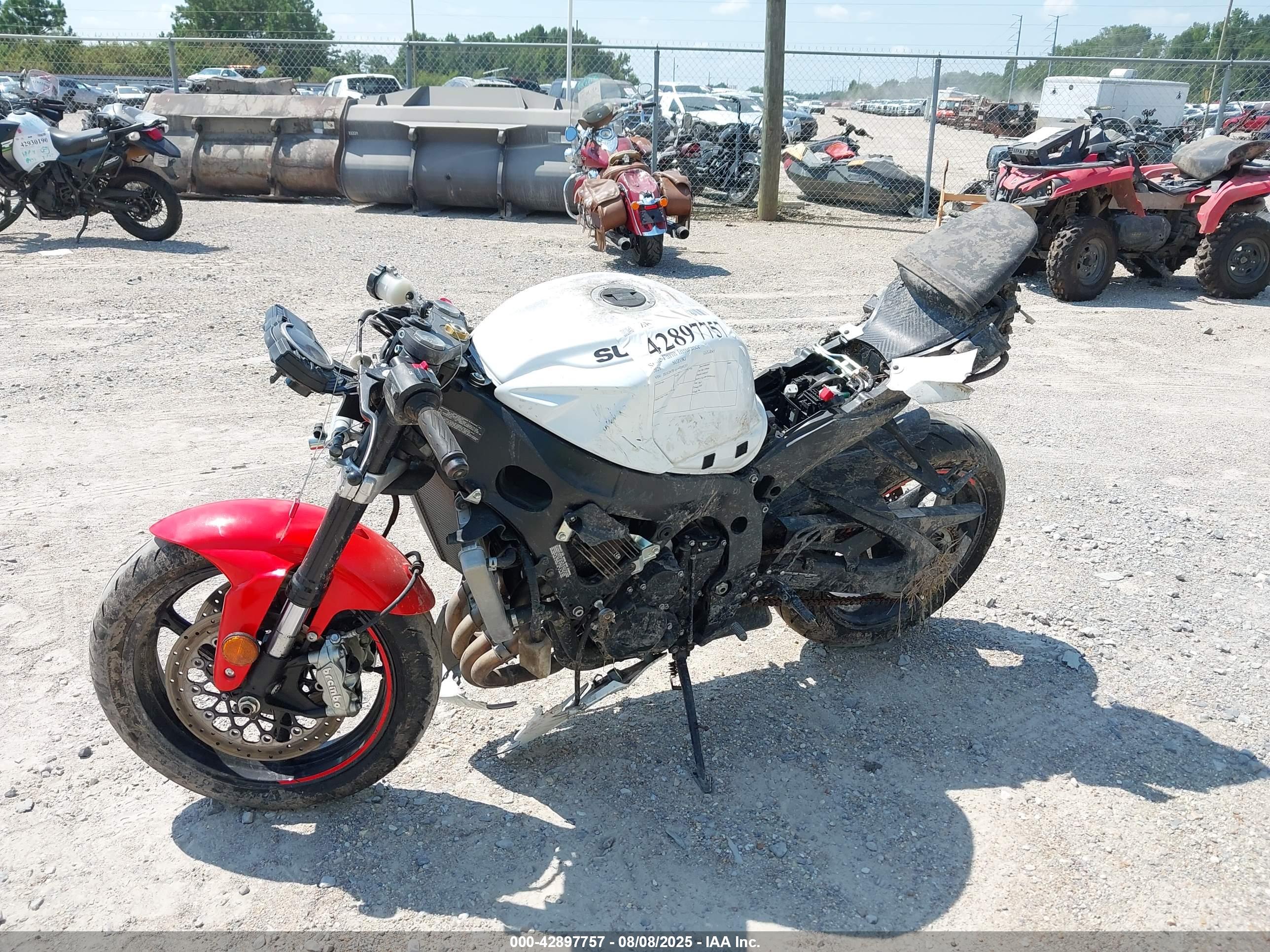 SUZUKI GSX-R600 image 2