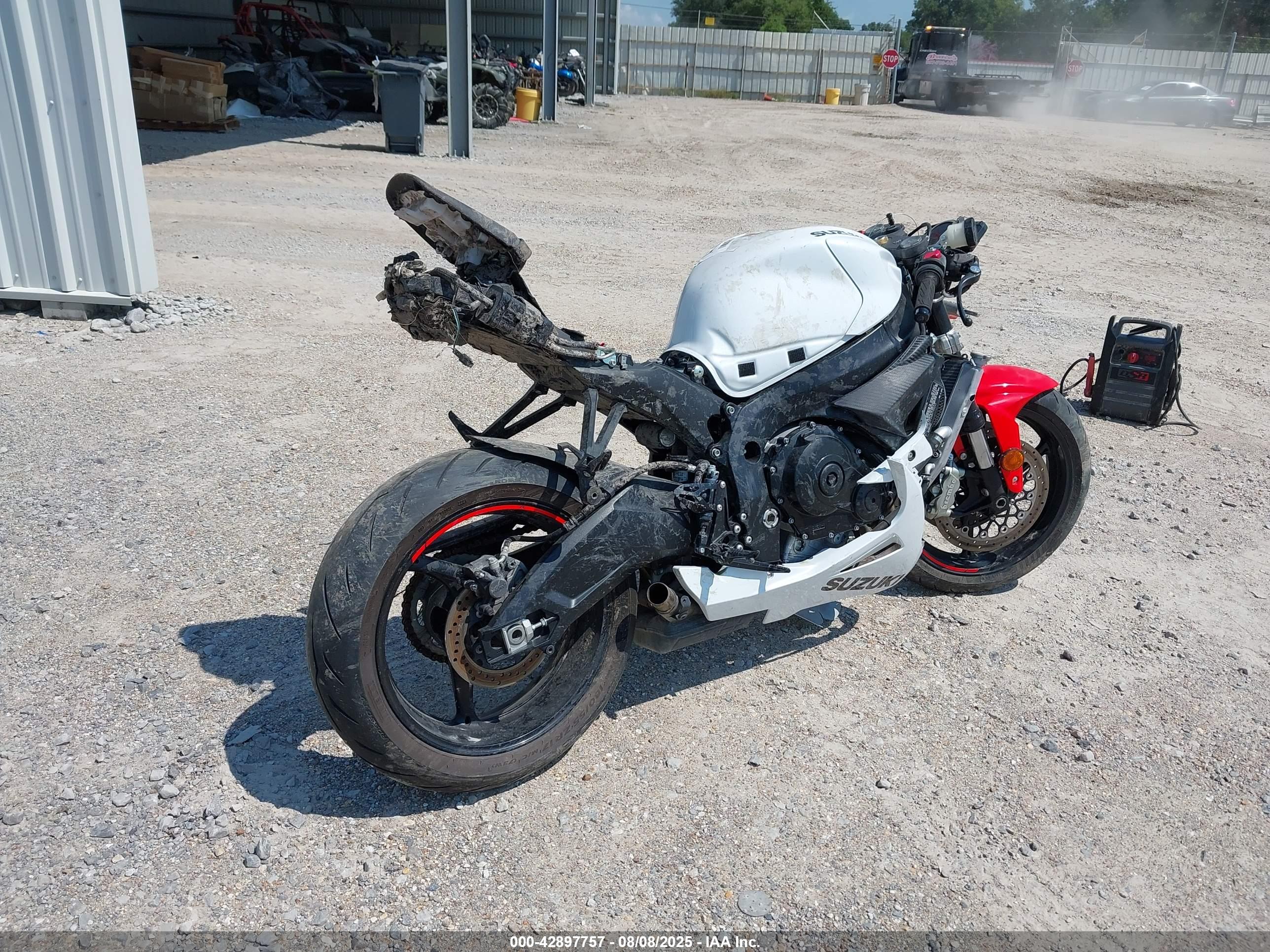 SUZUKI GSX-R600 image 4