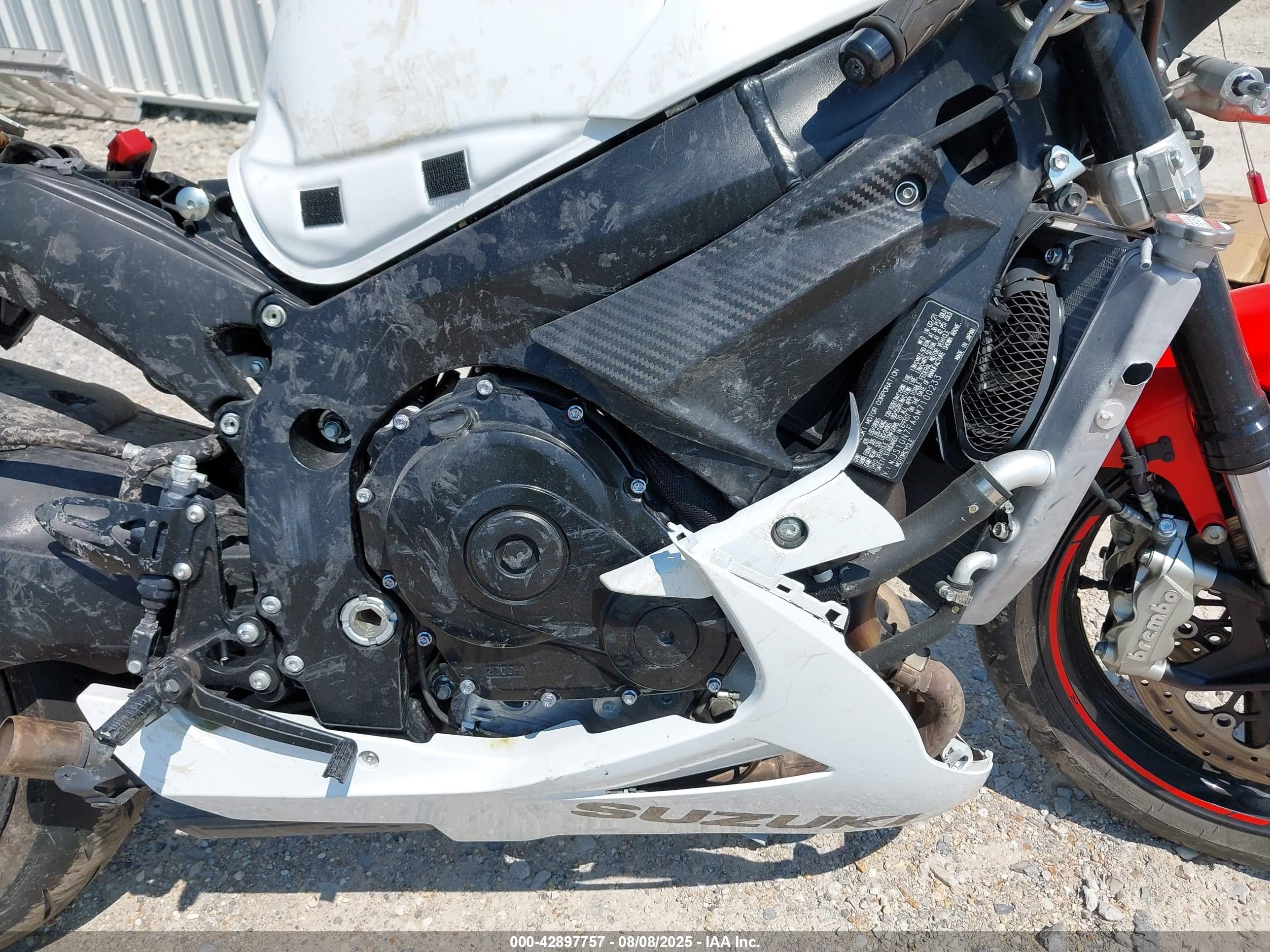 SUZUKI GSX-R600 image 8