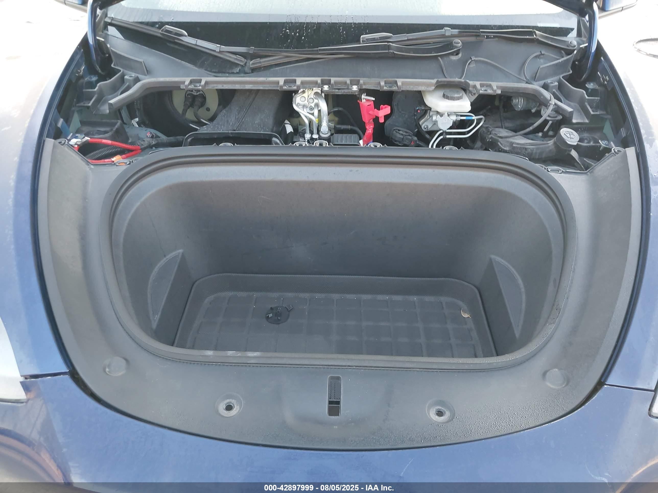 TESLA MODEL image 10