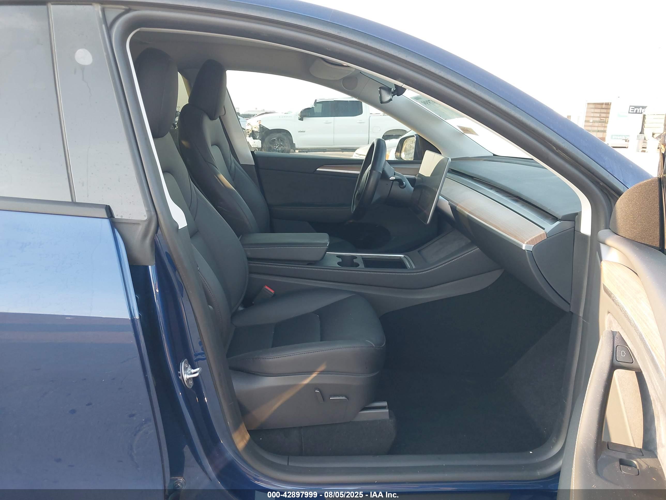 TESLA MODEL image 5
