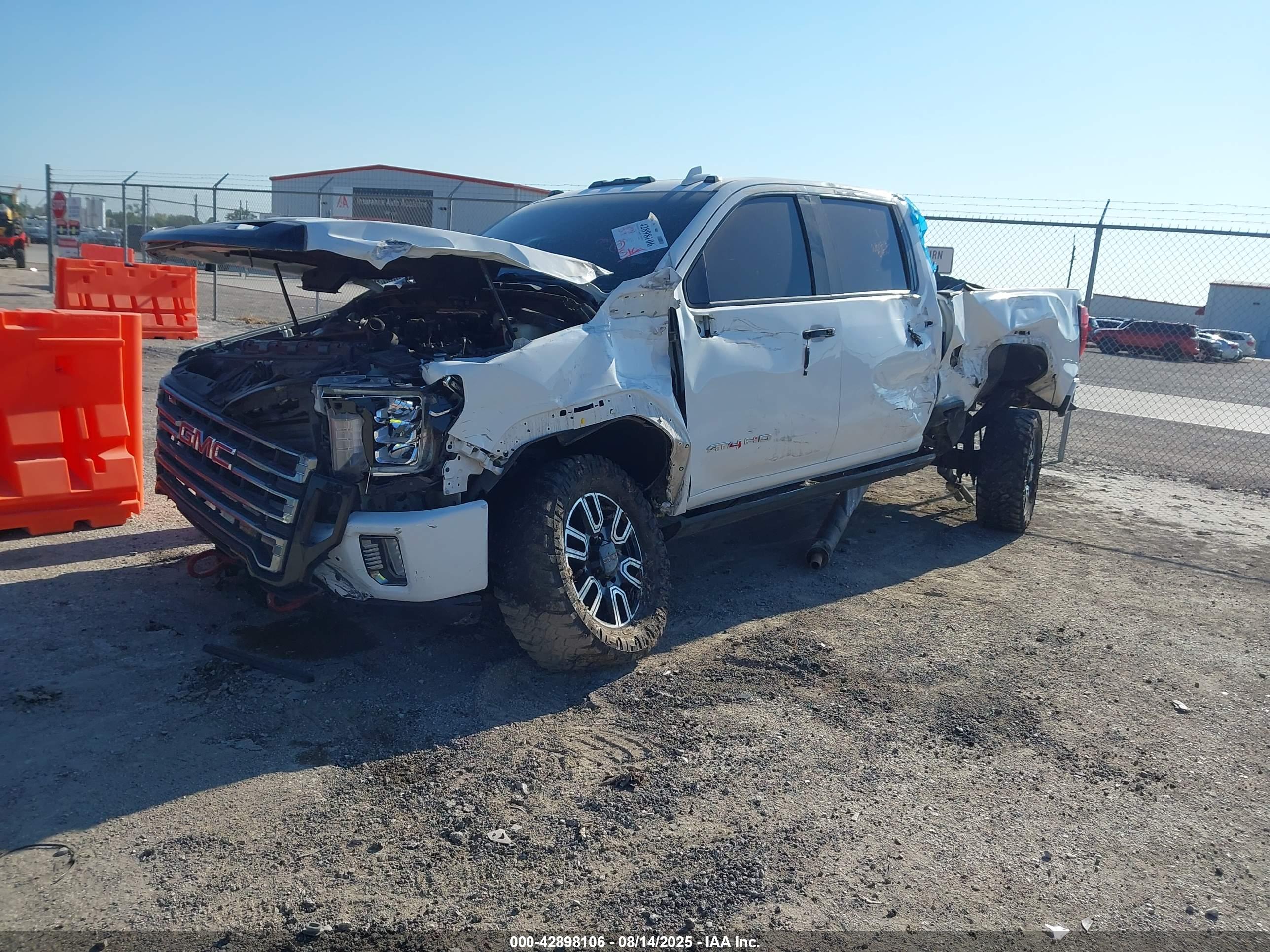 GMC SIERRA image 2