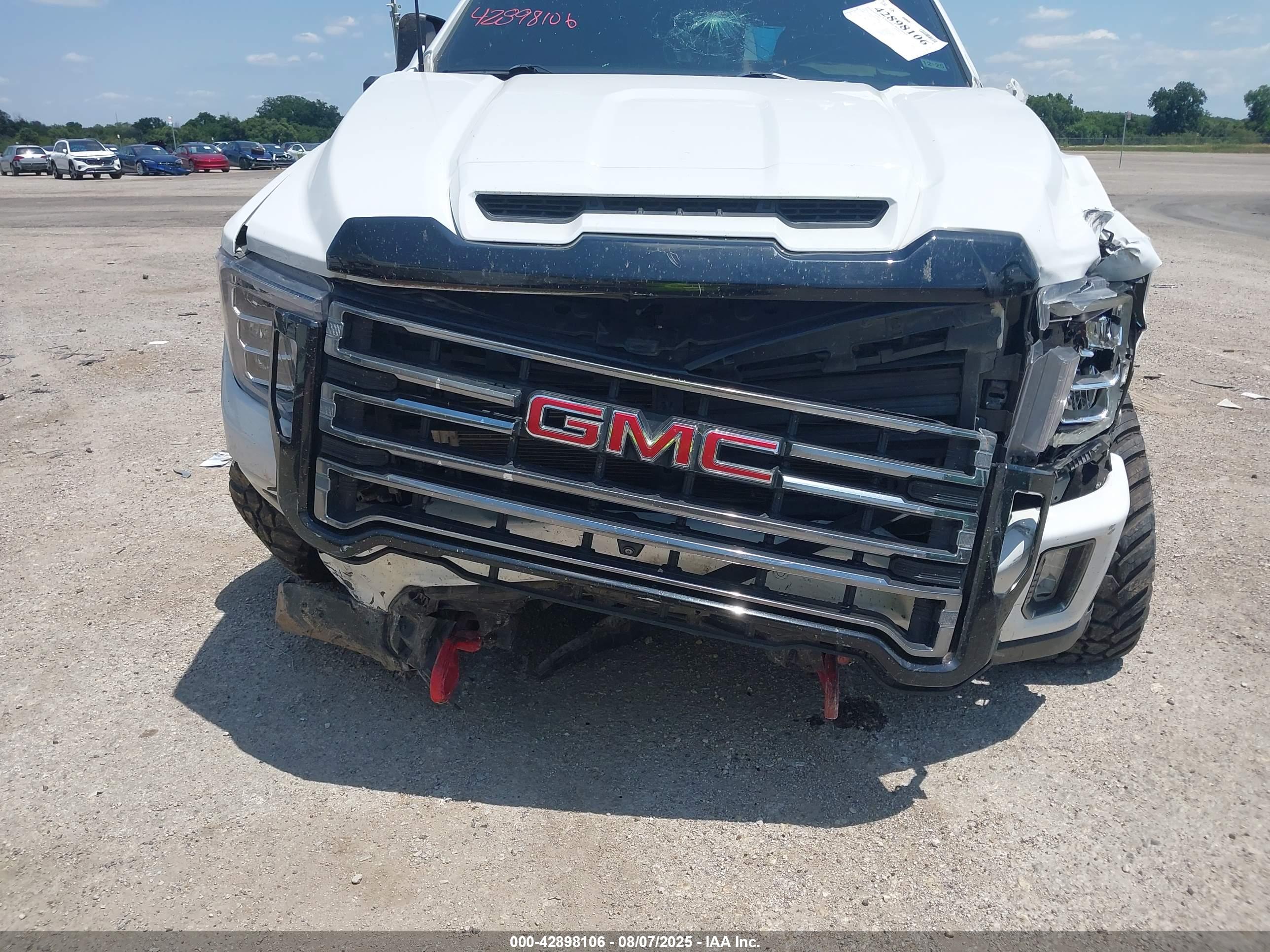 GMC SIERRA image 6
