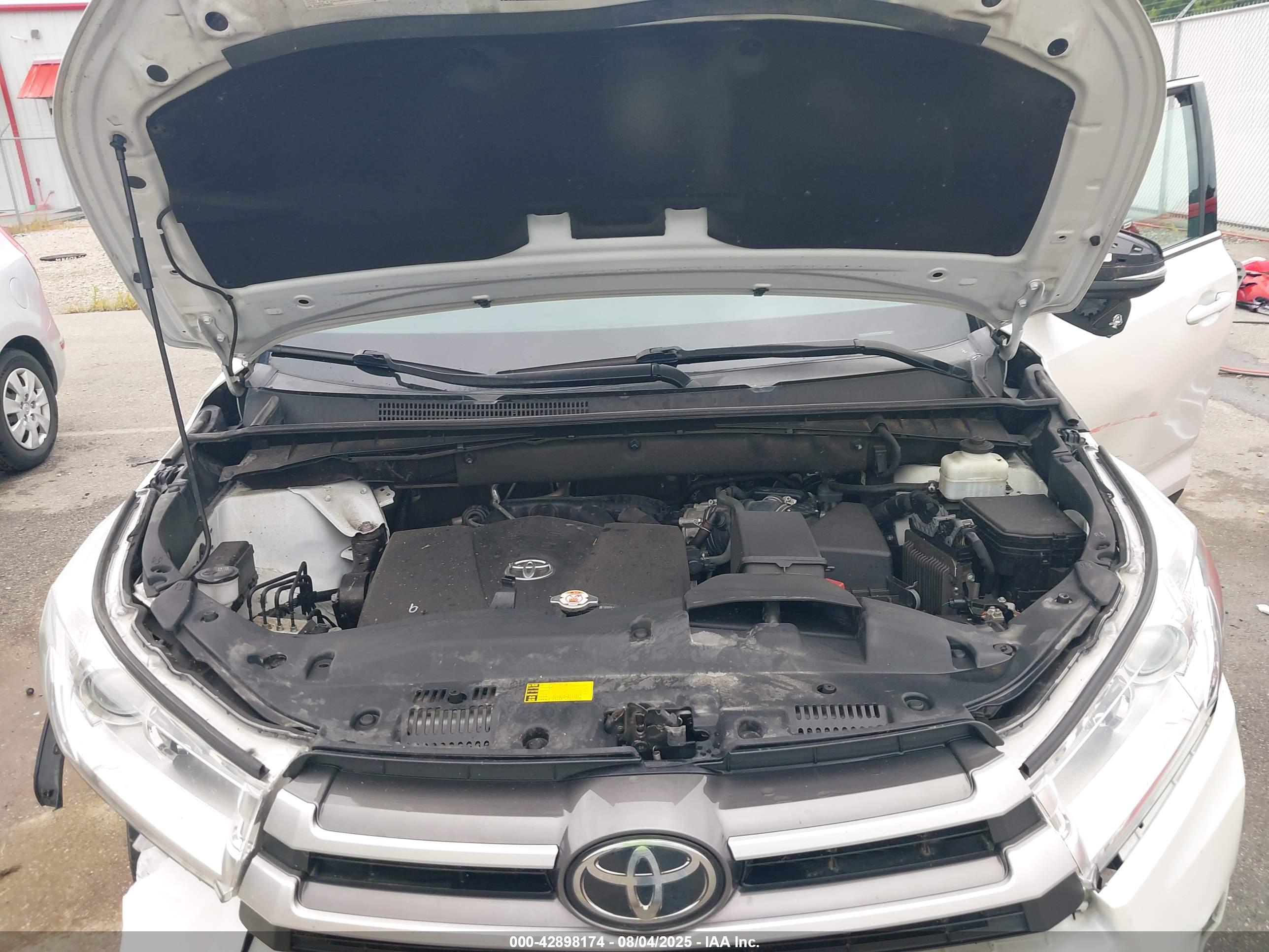 TOYOTA HIGHLANDER image 10