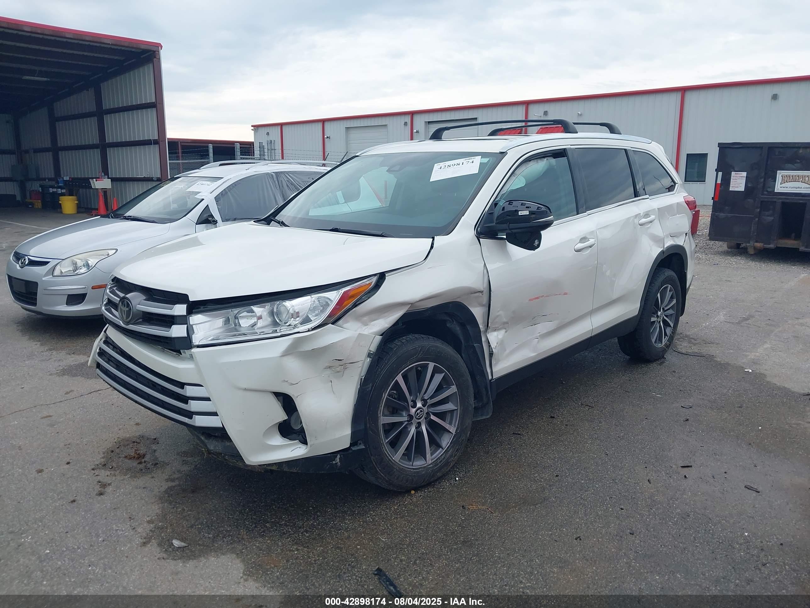 TOYOTA HIGHLANDER image 2