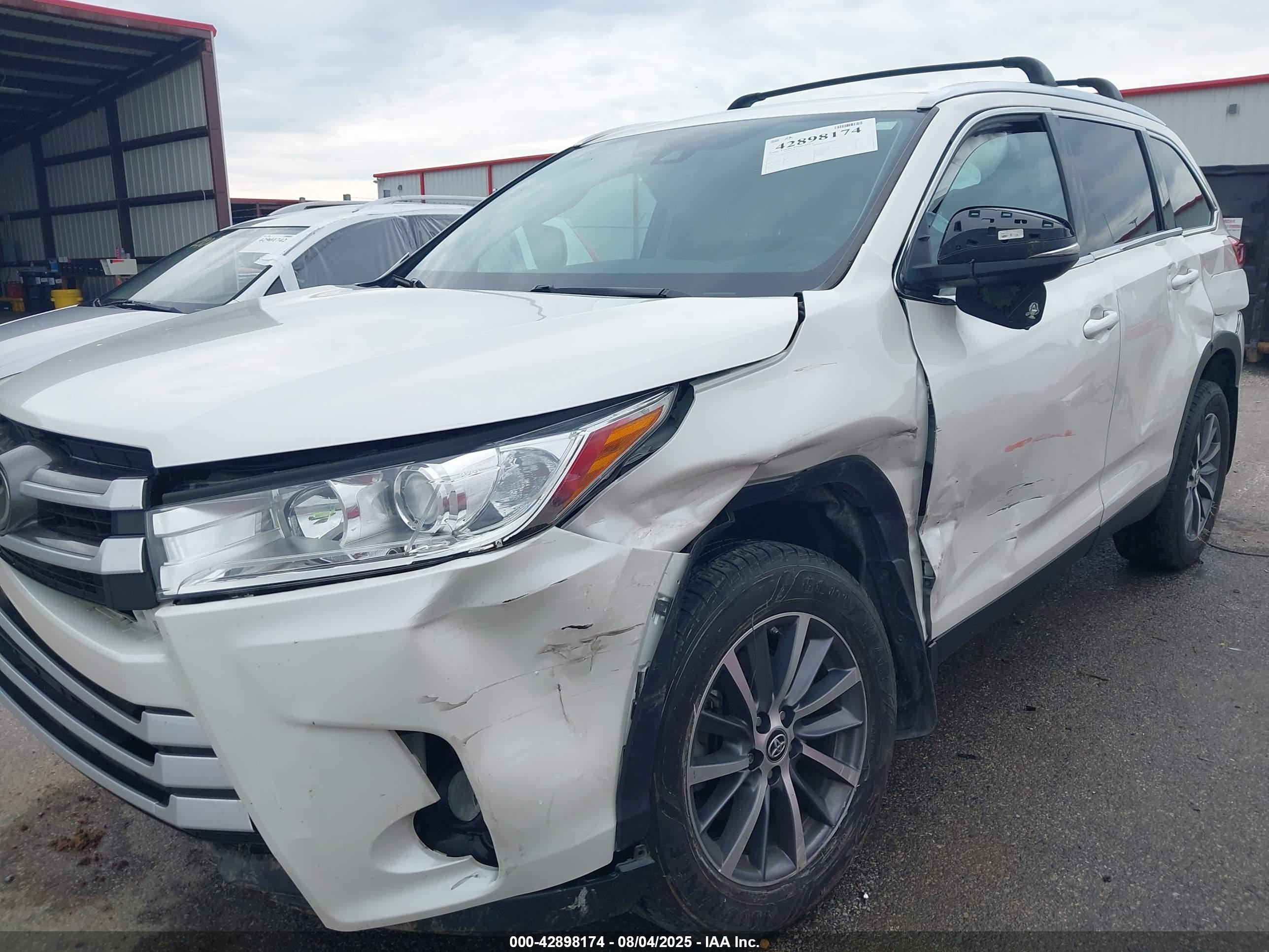 TOYOTA HIGHLANDER image 6