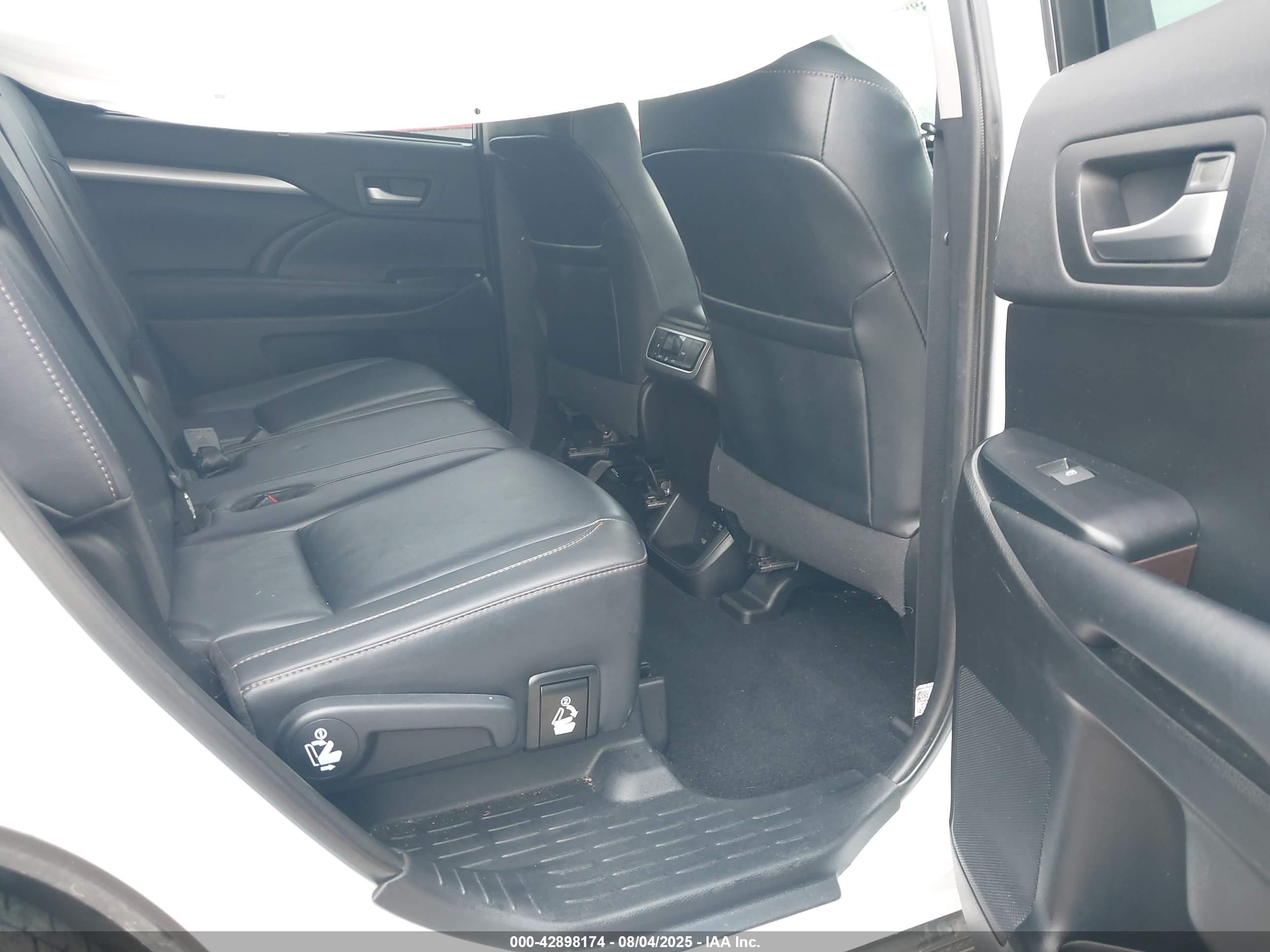 TOYOTA HIGHLANDER image 8