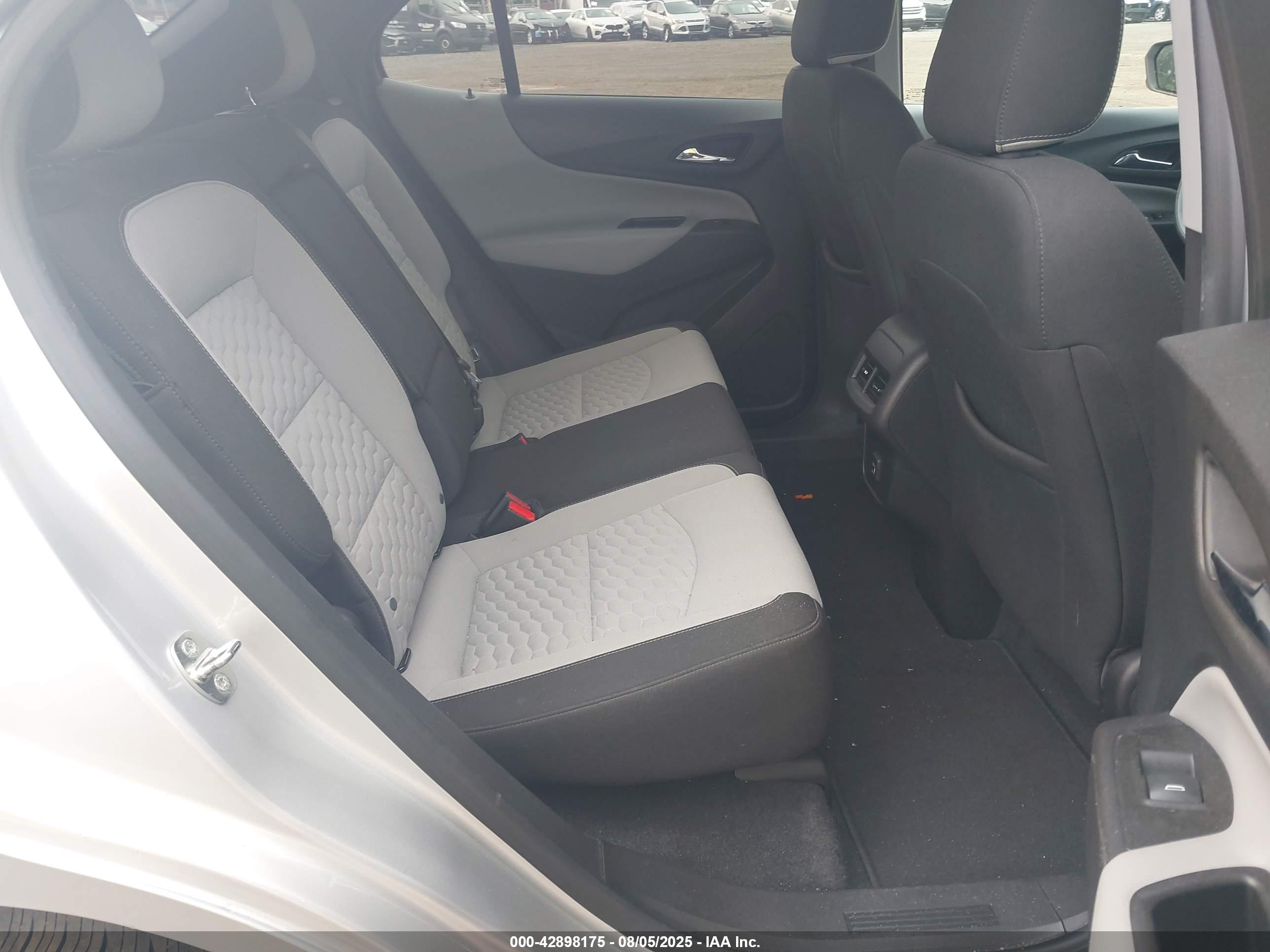 CHEVROLET EQUINOX image 8