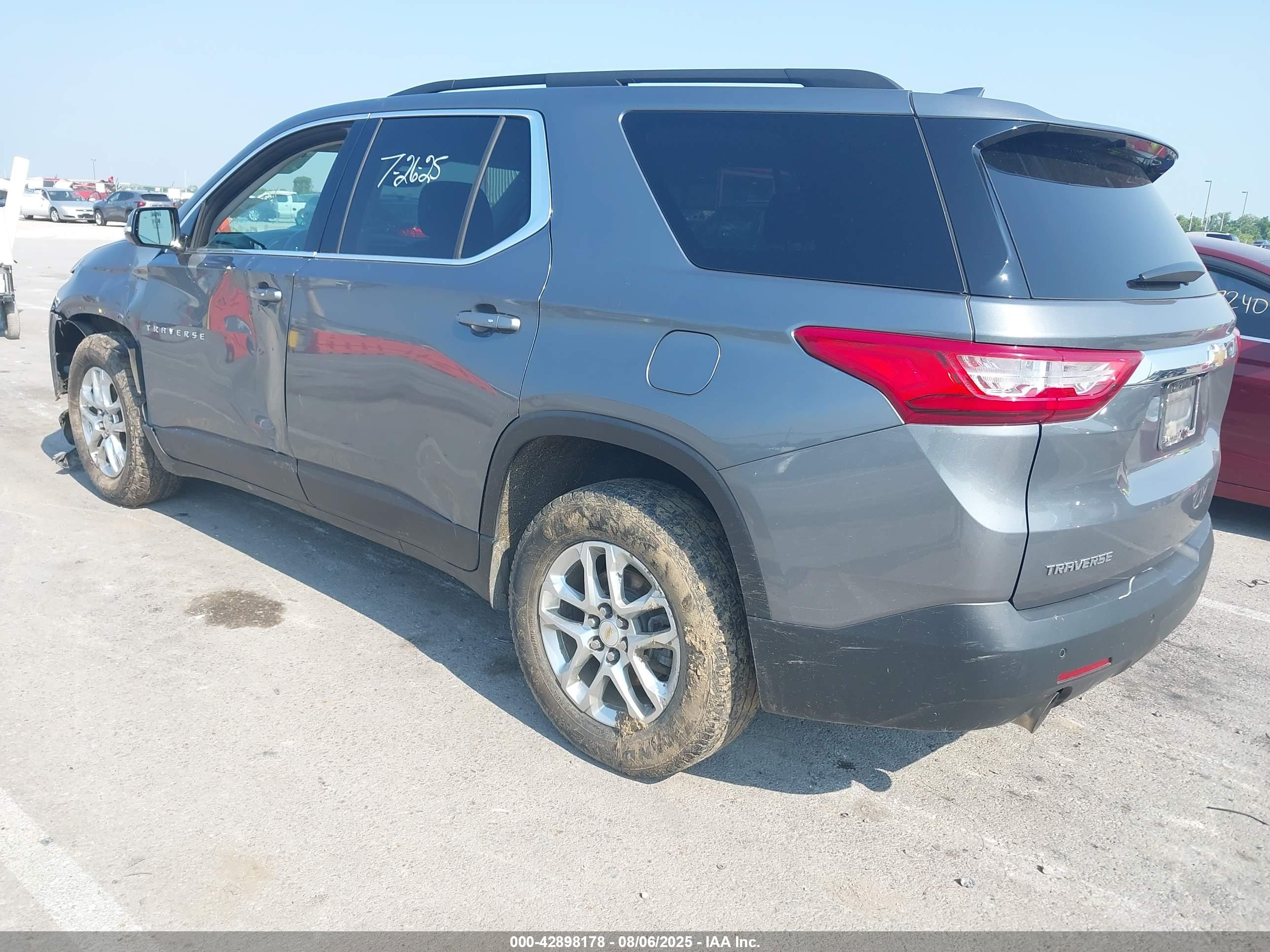 CHEVROLET TRAVERSE image 3