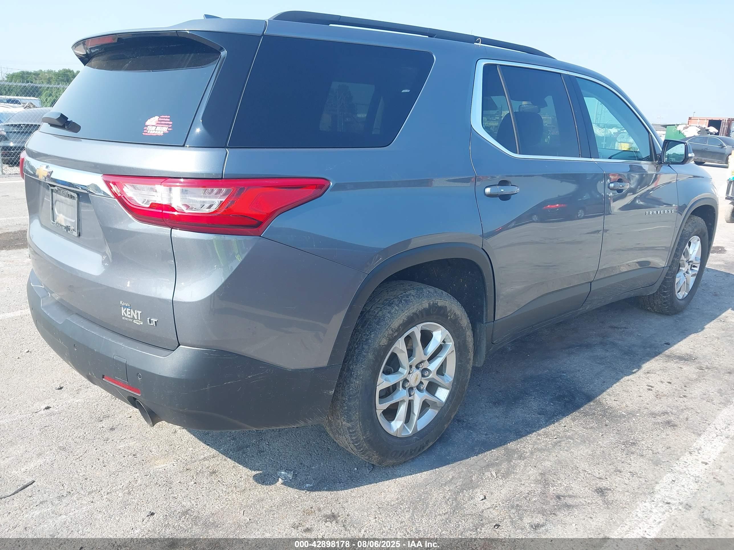CHEVROLET TRAVERSE image 4