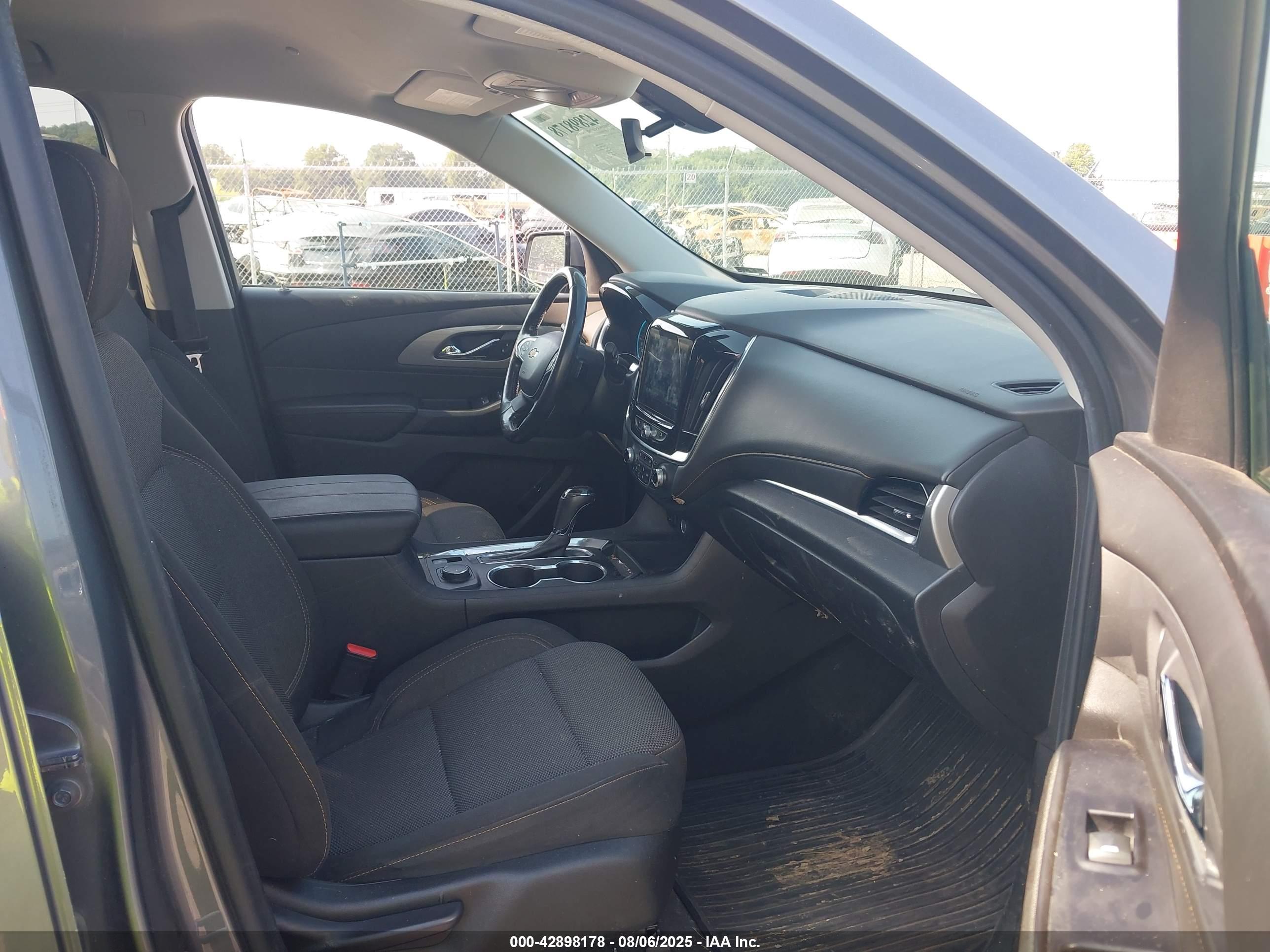 CHEVROLET TRAVERSE image 5