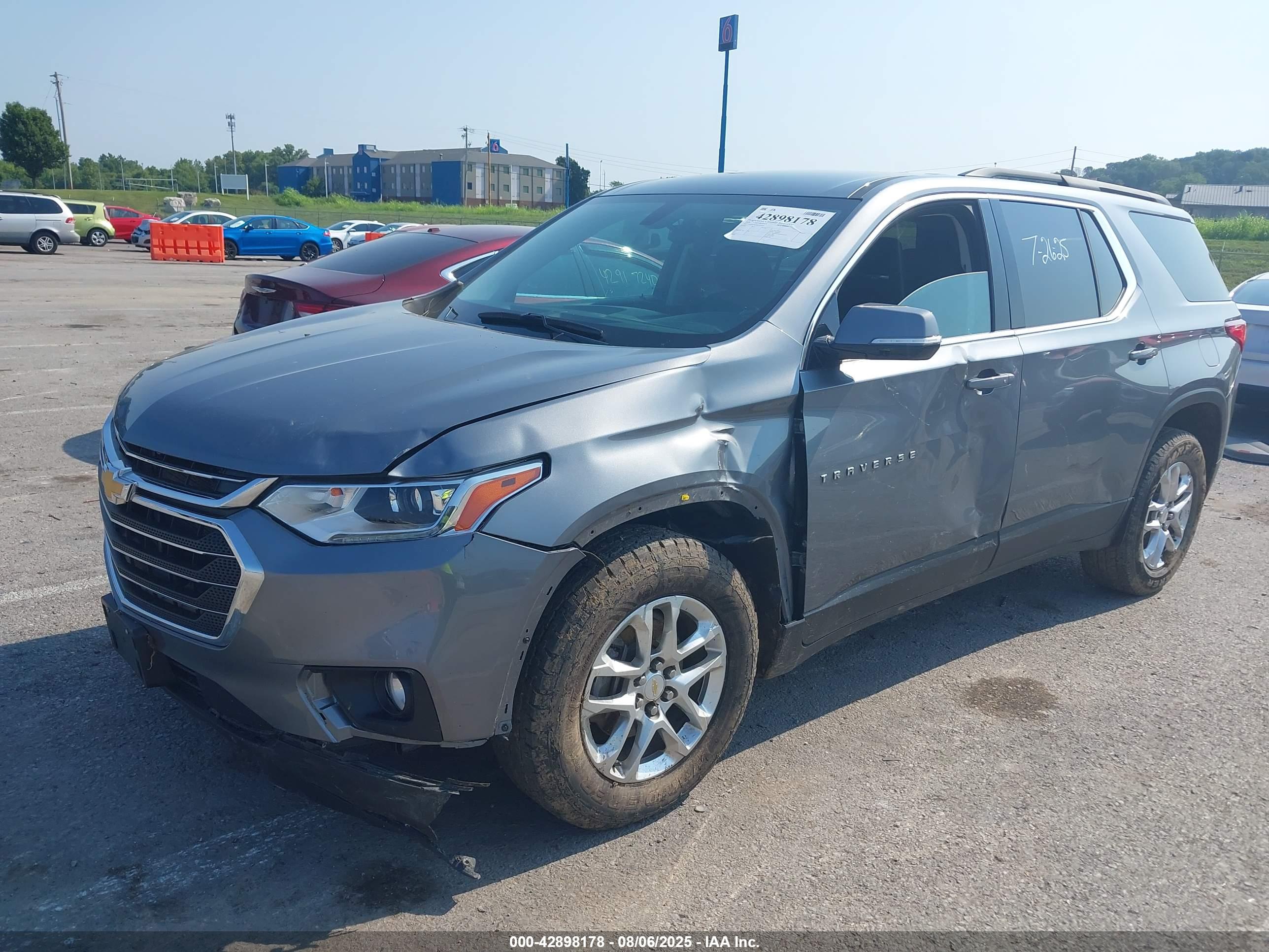 CHEVROLET TRAVERSE image 6