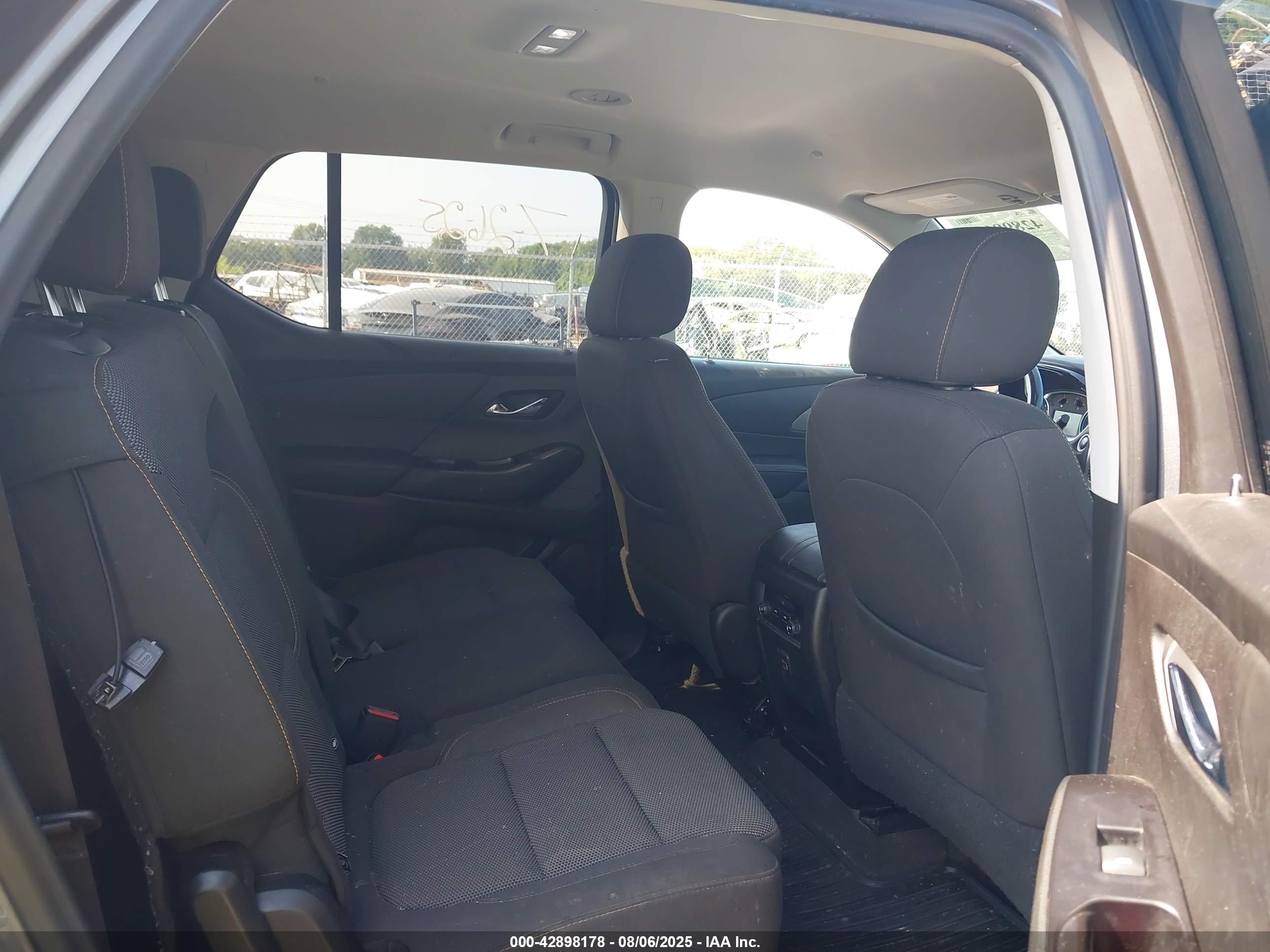 CHEVROLET TRAVERSE image 8