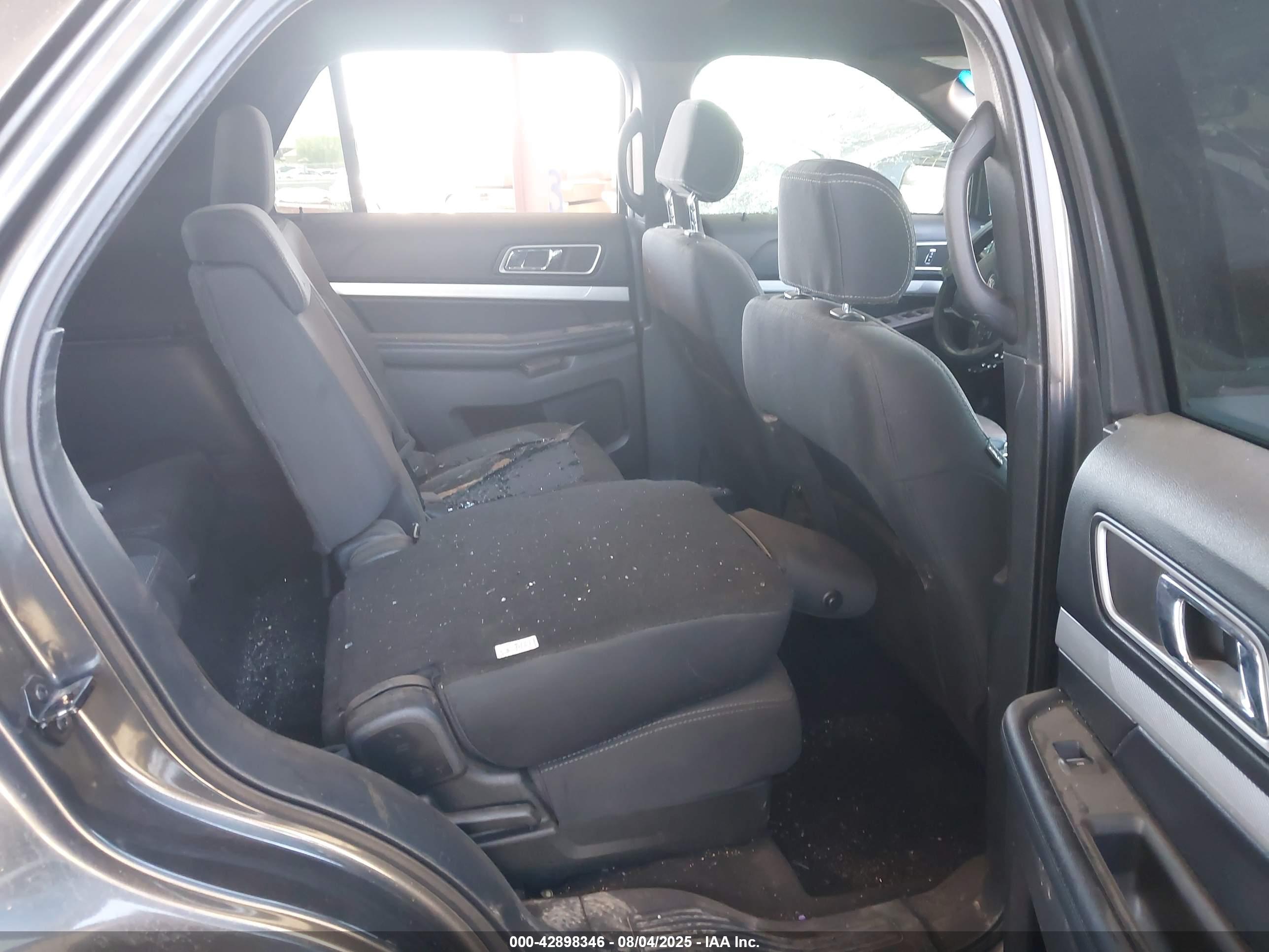 FORD EXPLORER image 8