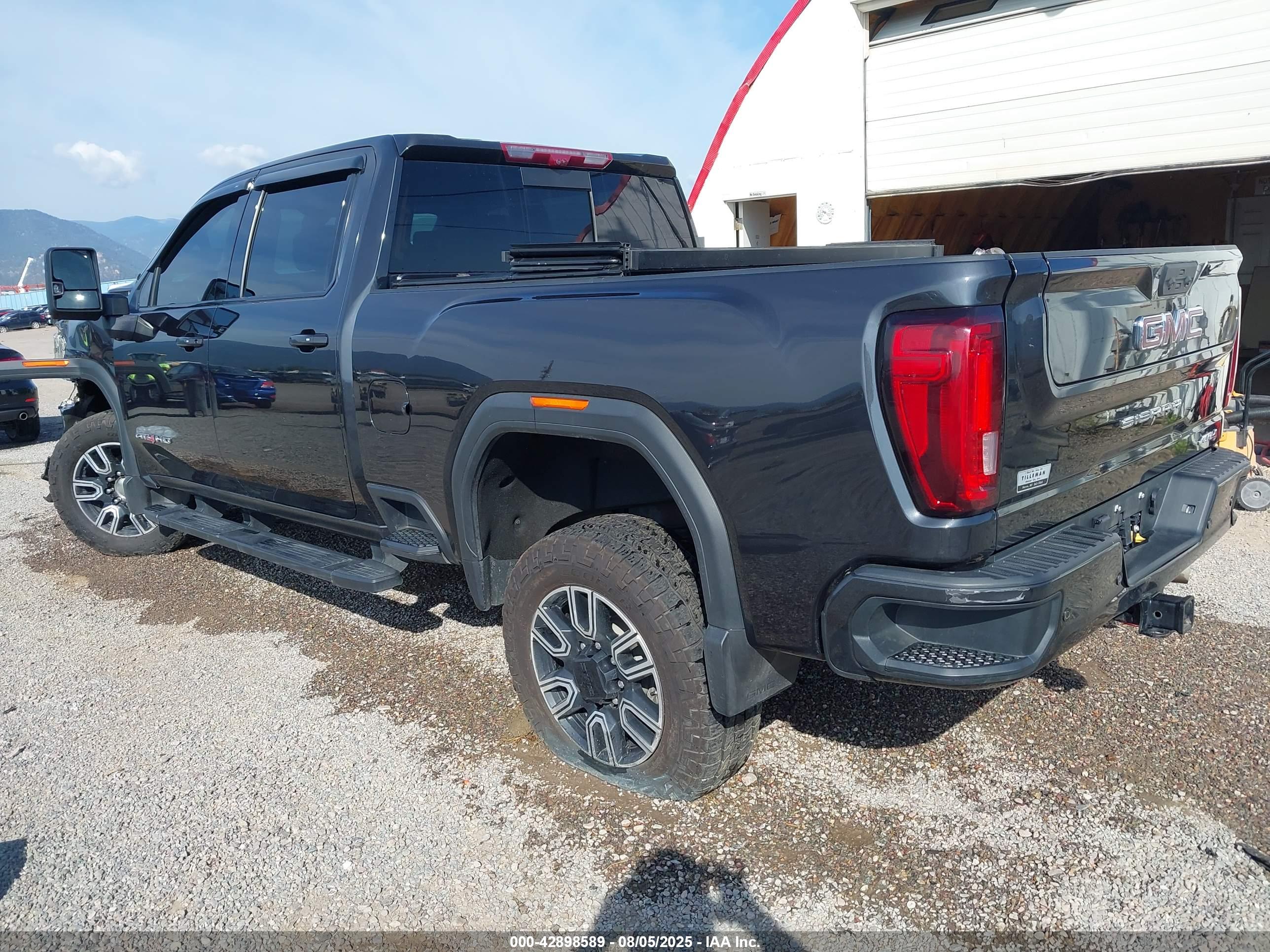 GMC SIERRA image 3