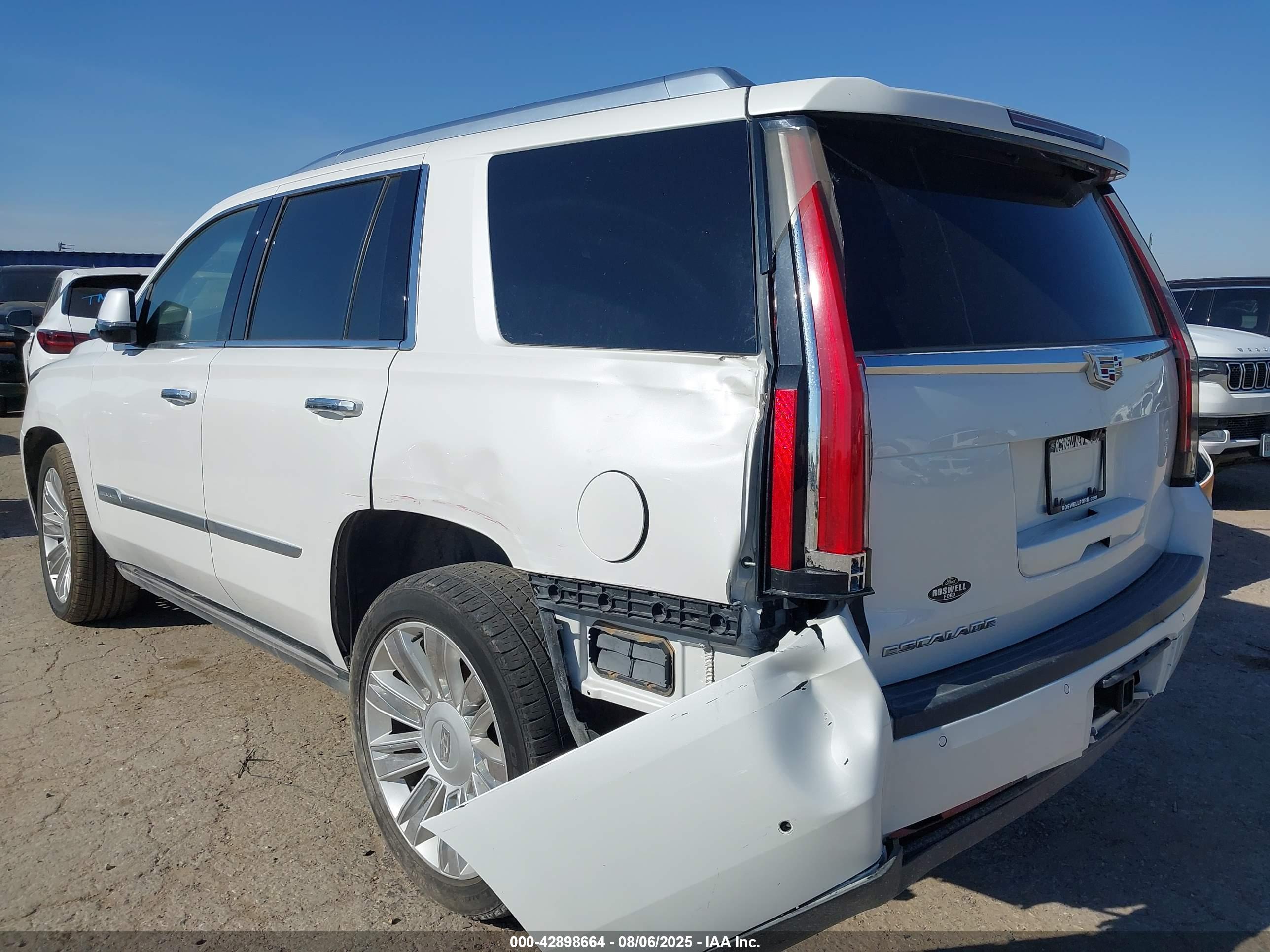 CADILLAC ESCALADE image 3