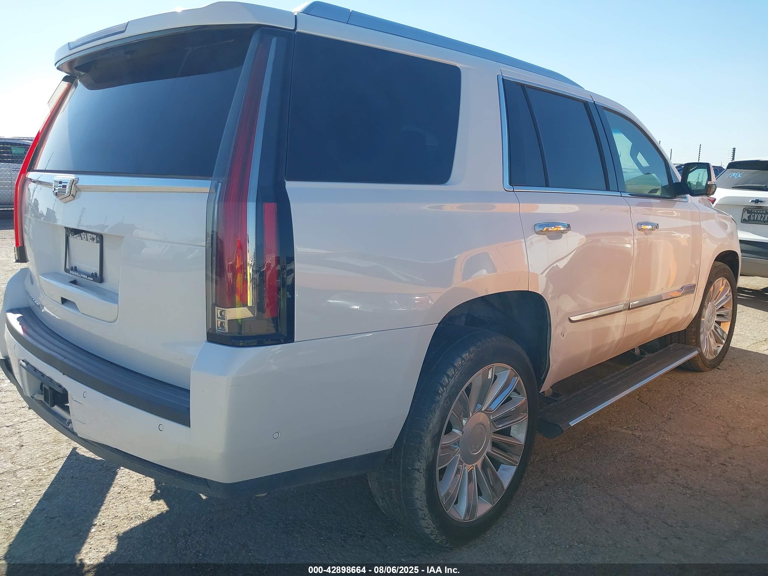 CADILLAC ESCALADE image 4