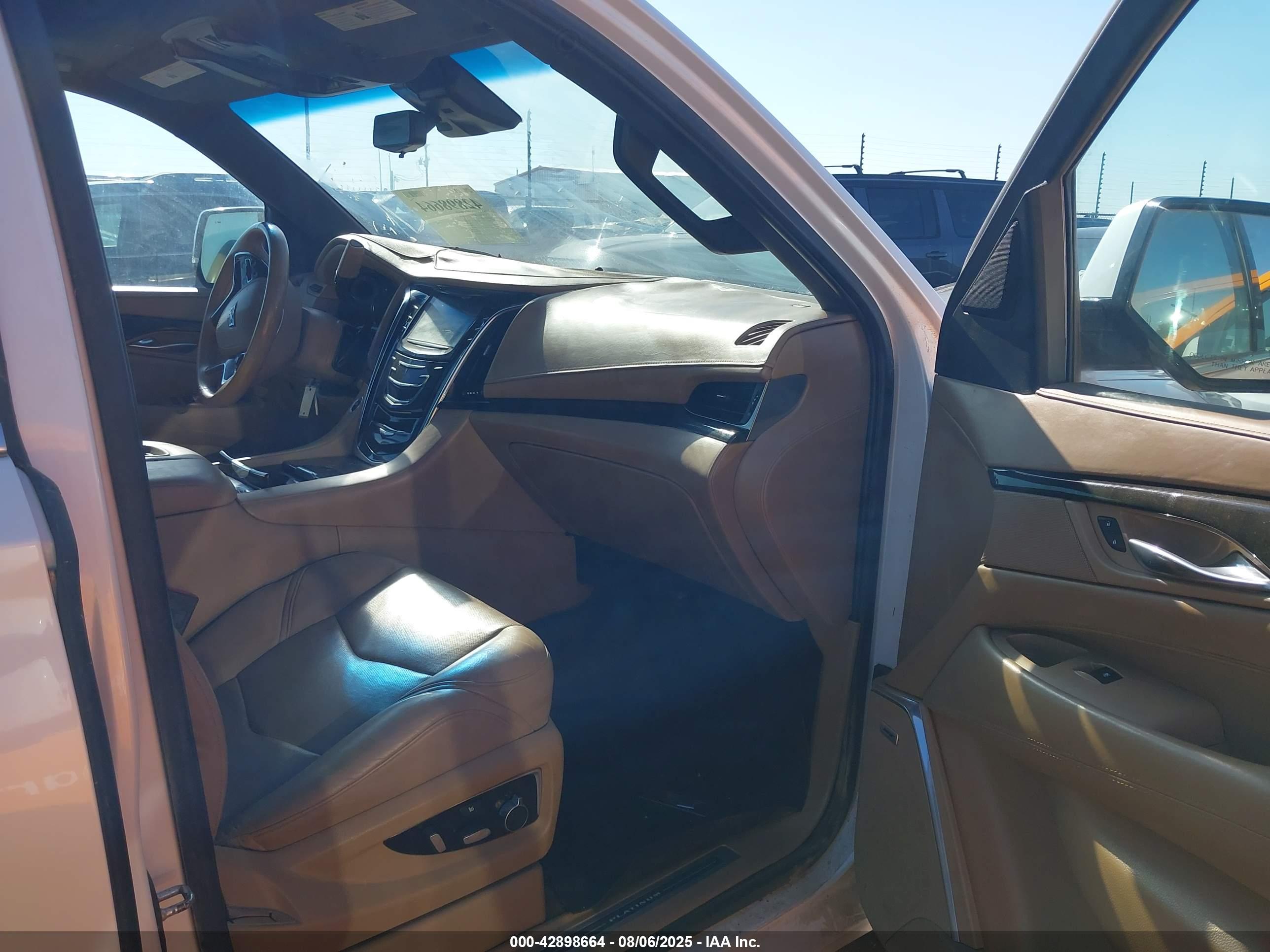 CADILLAC ESCALADE image 5
