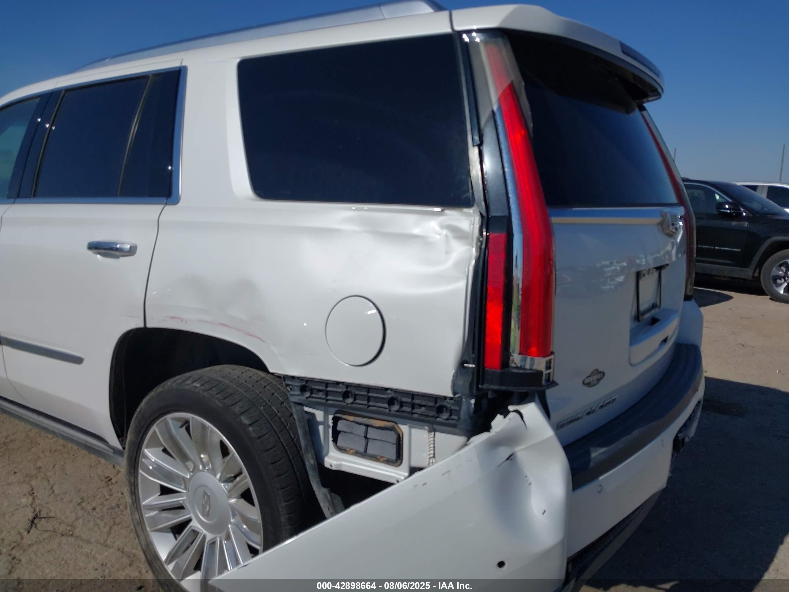 CADILLAC ESCALADE image 6