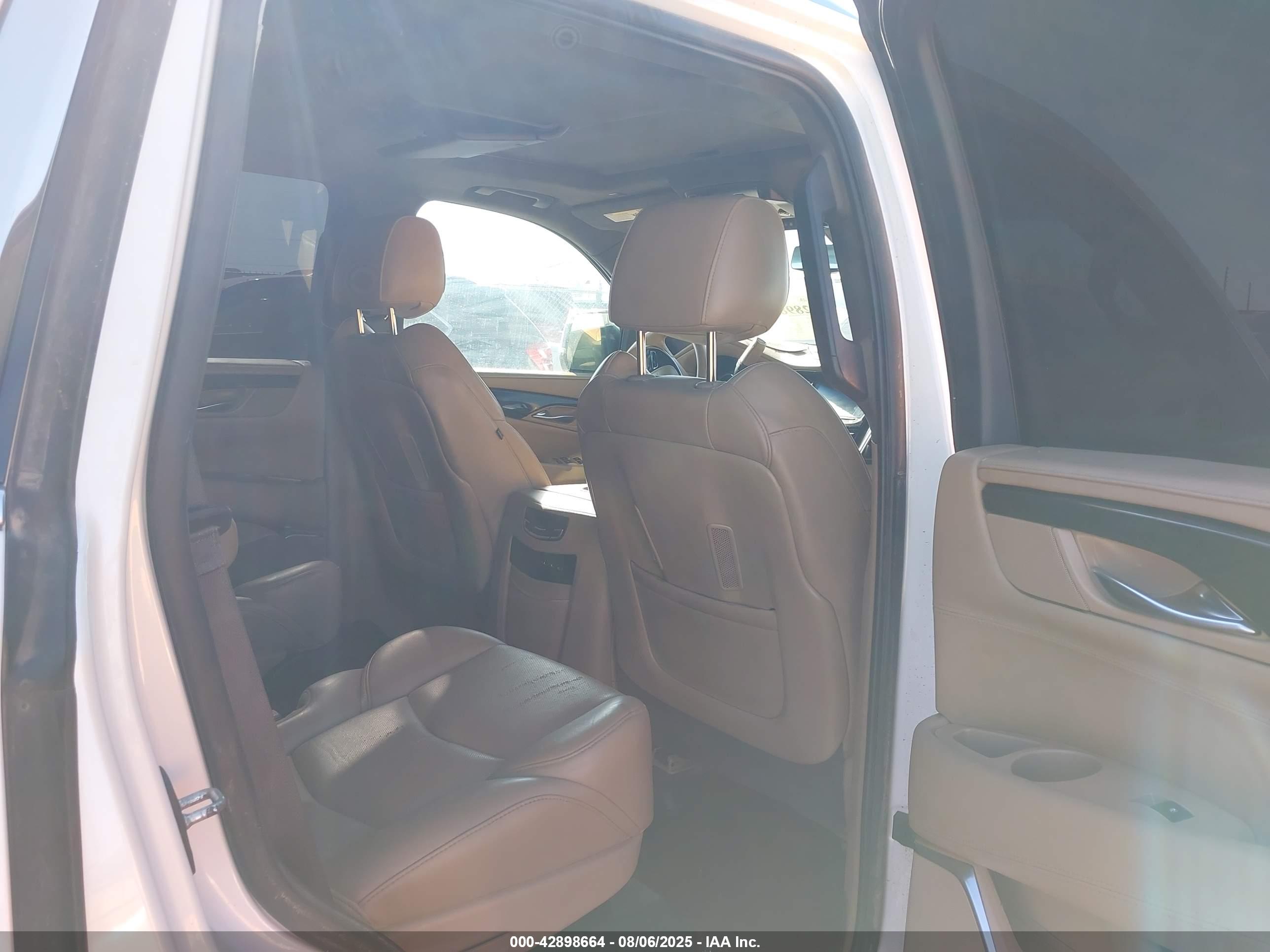 CADILLAC ESCALADE image 8