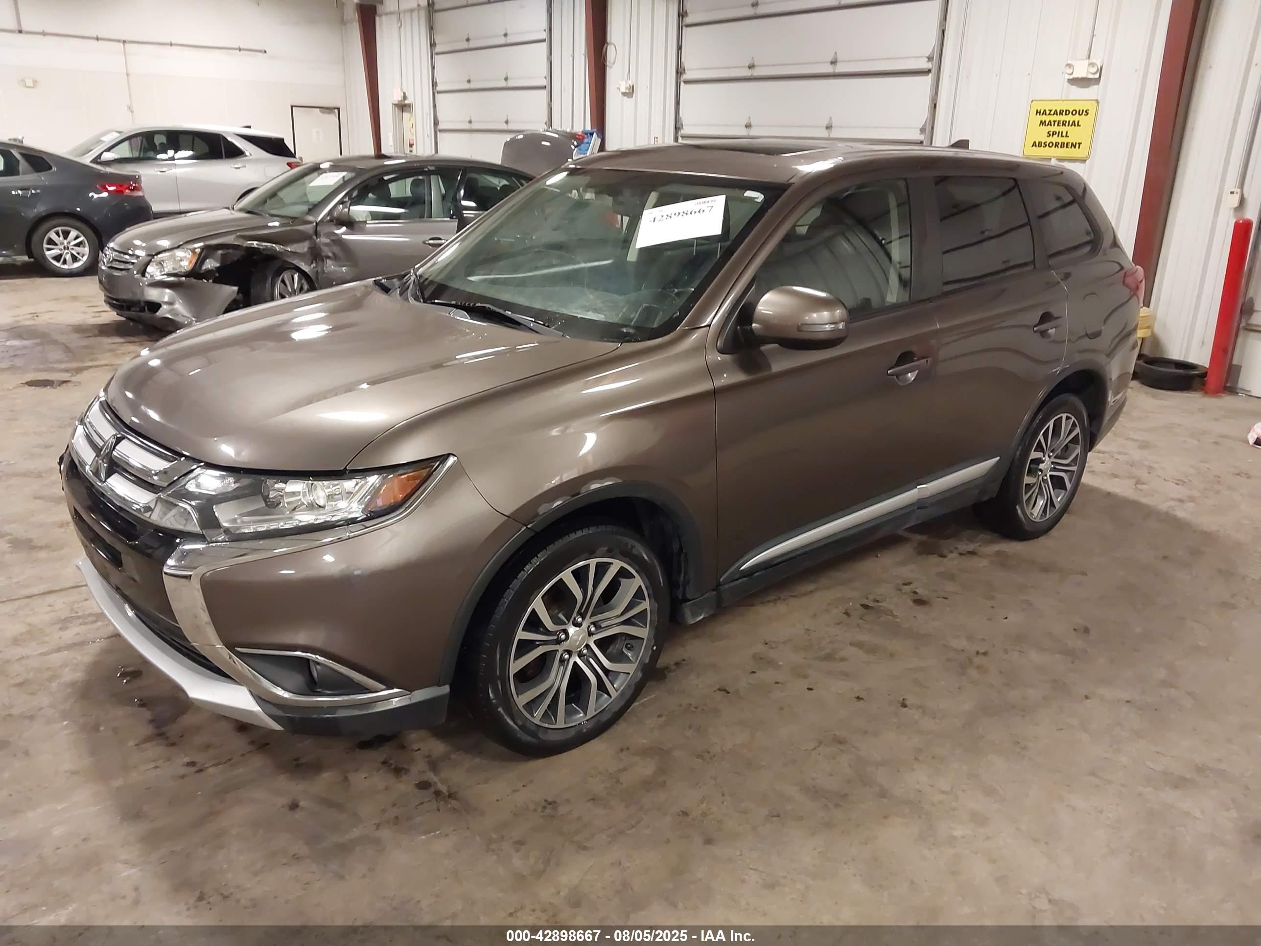MITSUBISHI OUTLANDER image 2