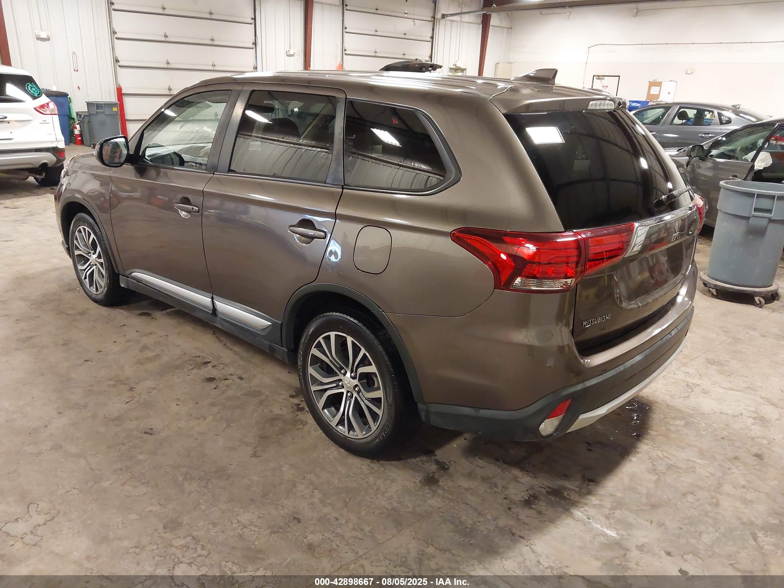 MITSUBISHI OUTLANDER image 3