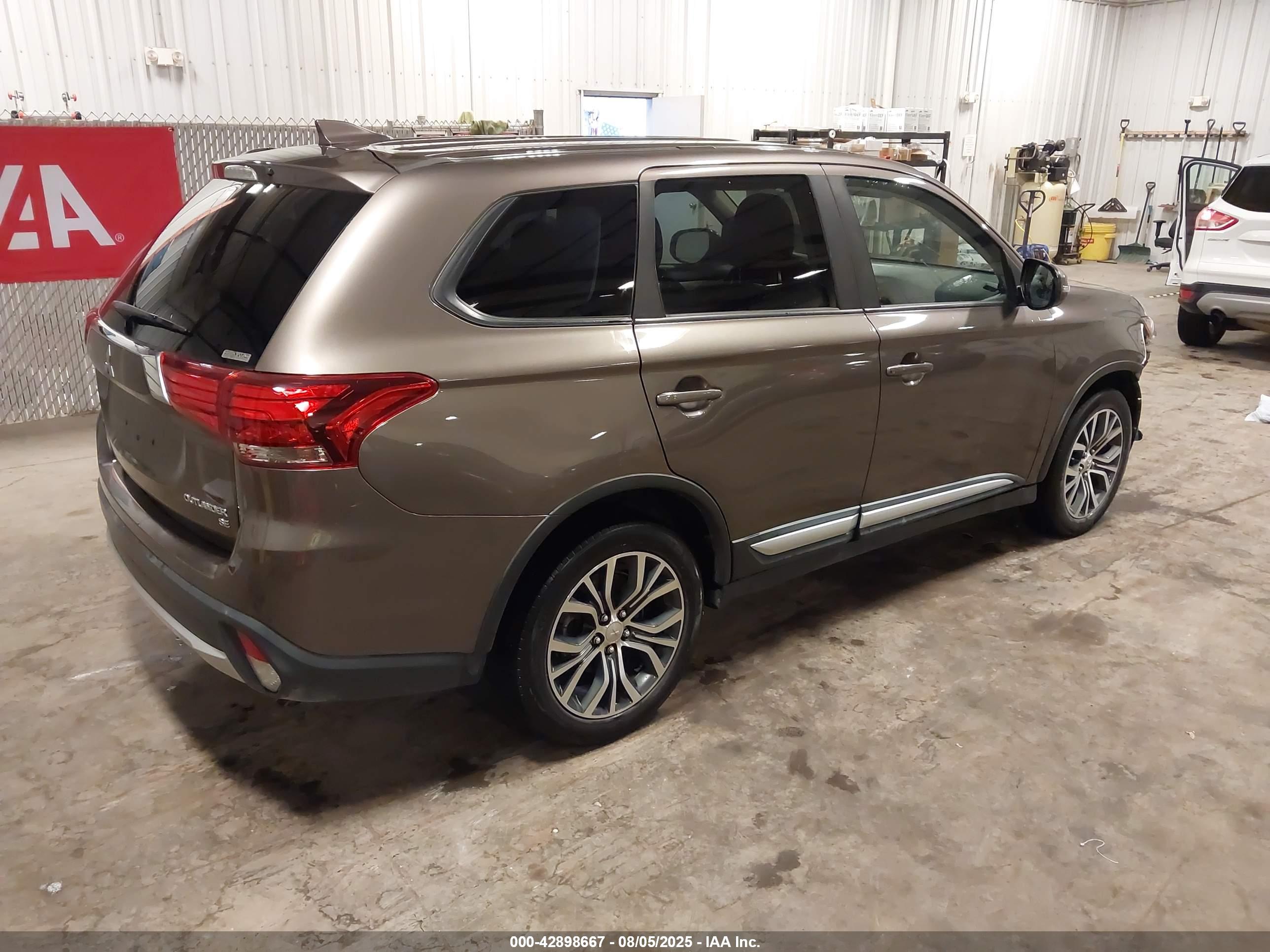 MITSUBISHI OUTLANDER image 4
