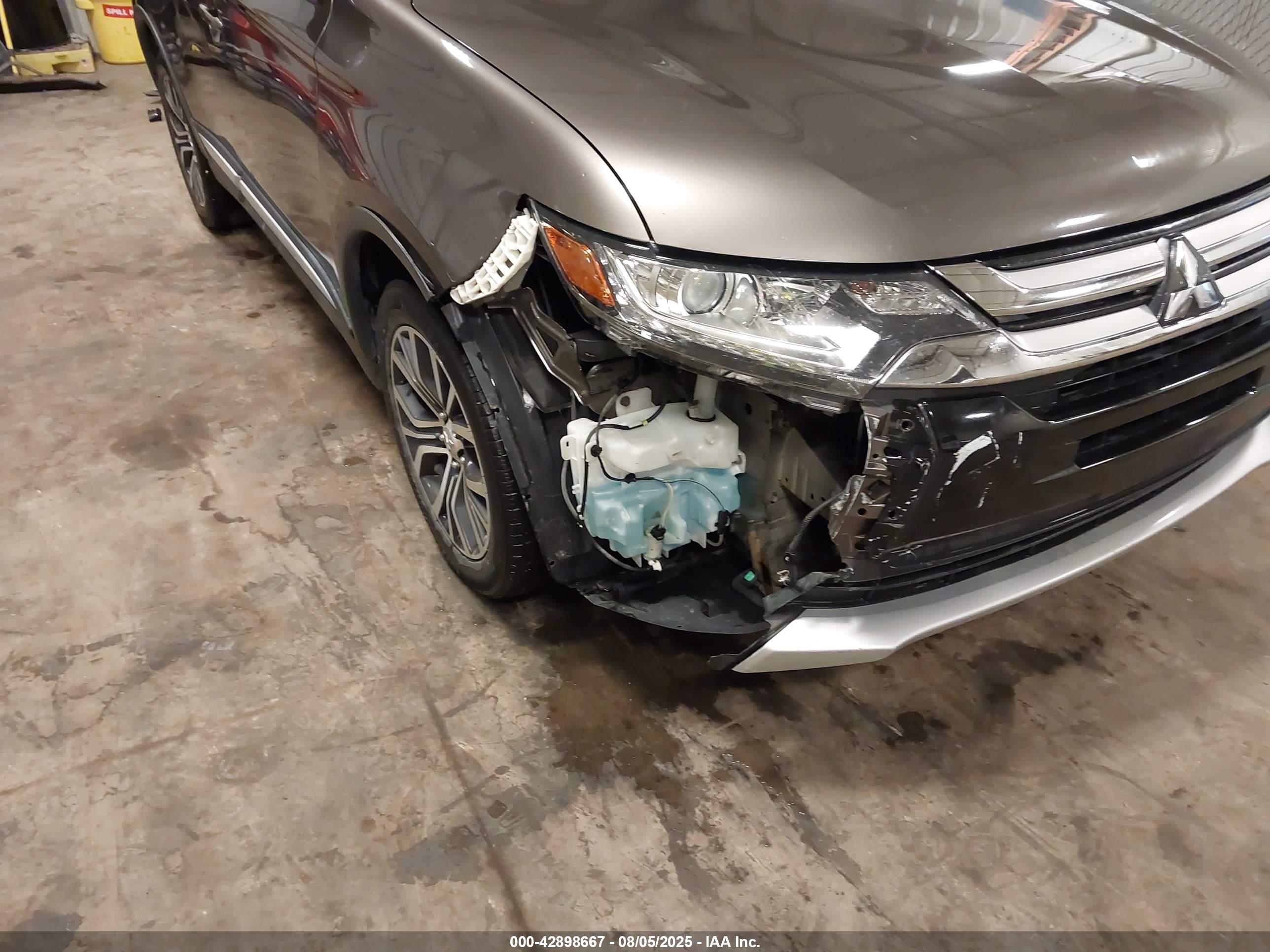 MITSUBISHI OUTLANDER image 6