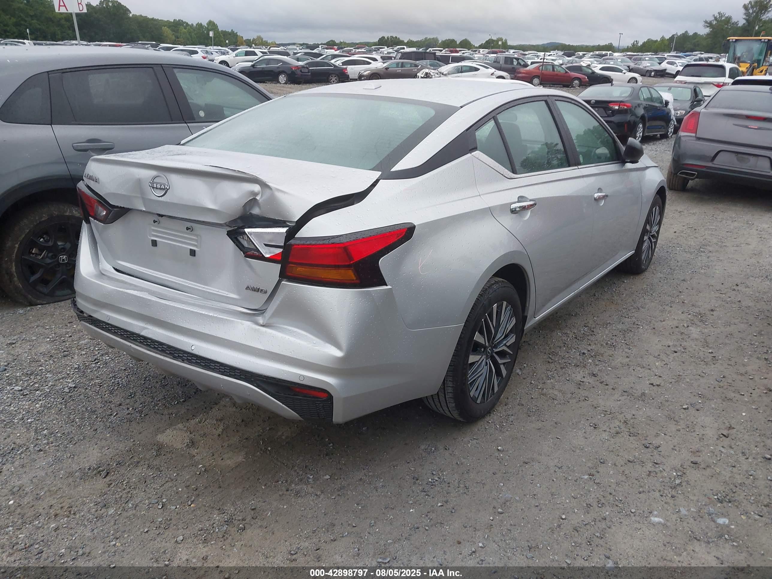 NISSAN ALTIMA image 4