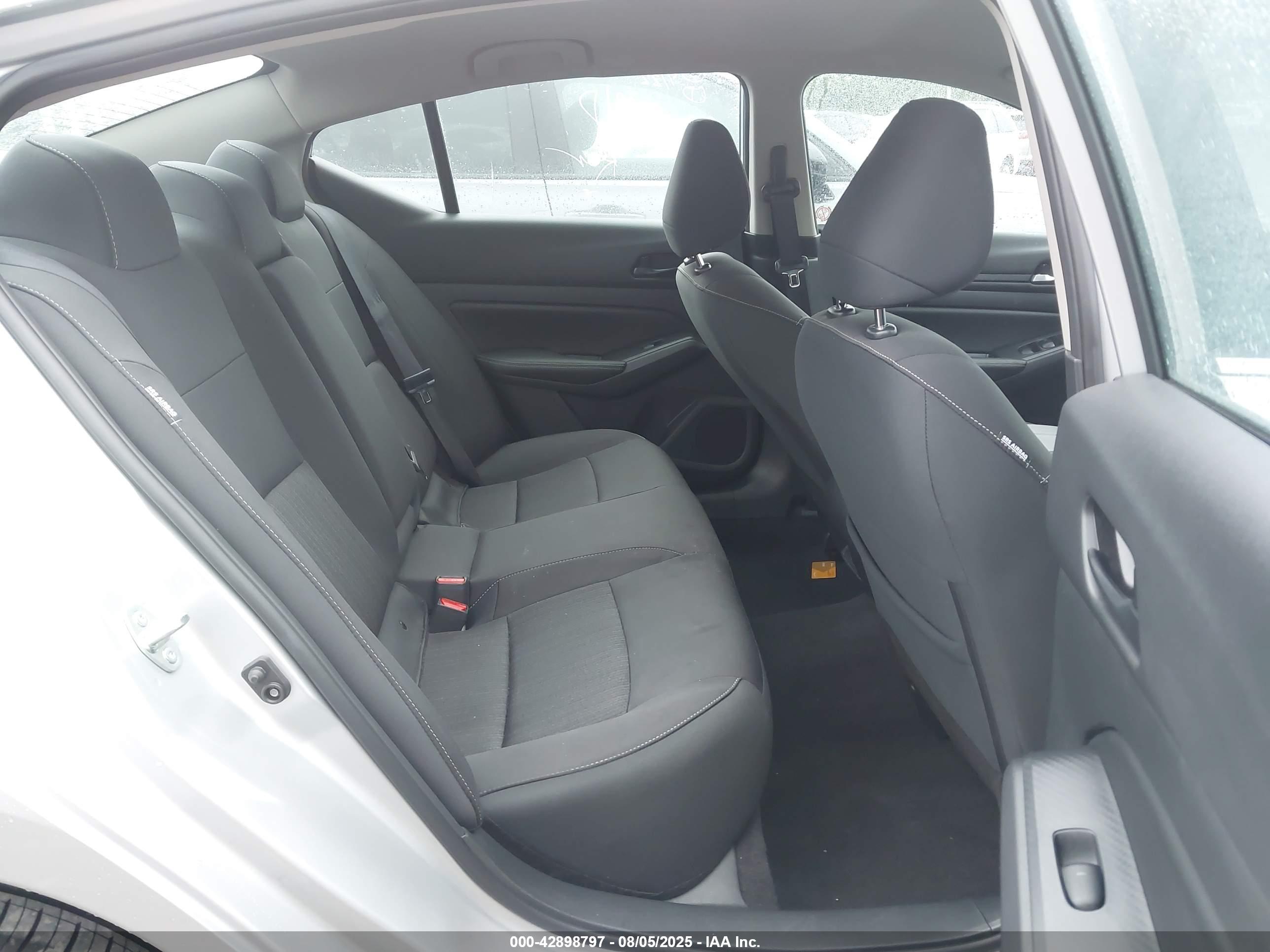 NISSAN ALTIMA image 8