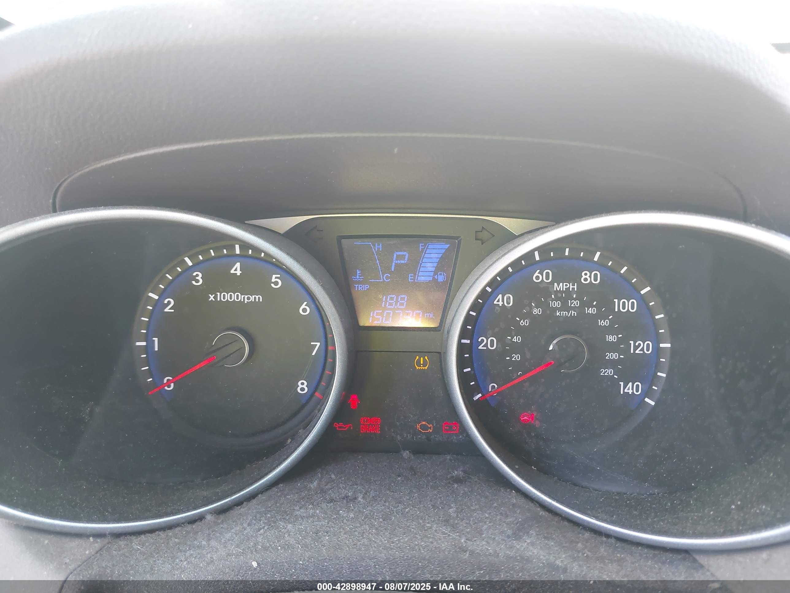 HYUNDAI TUCSON image 7