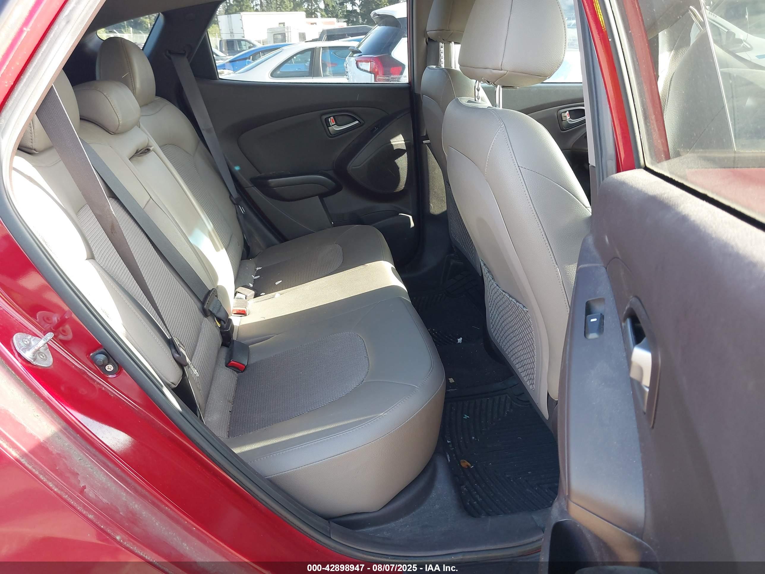 HYUNDAI TUCSON image 8