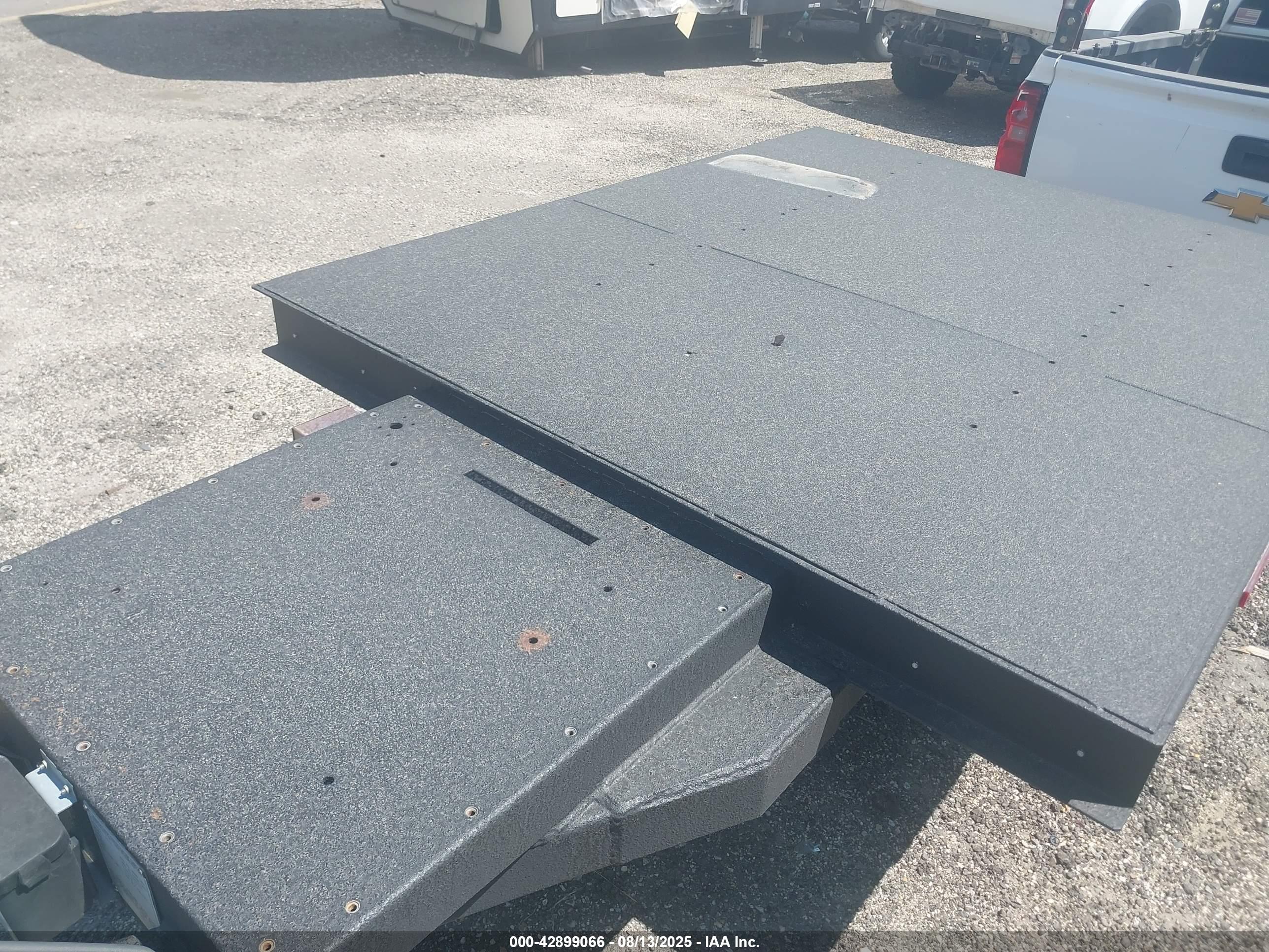 TRAILER LOAD image 6