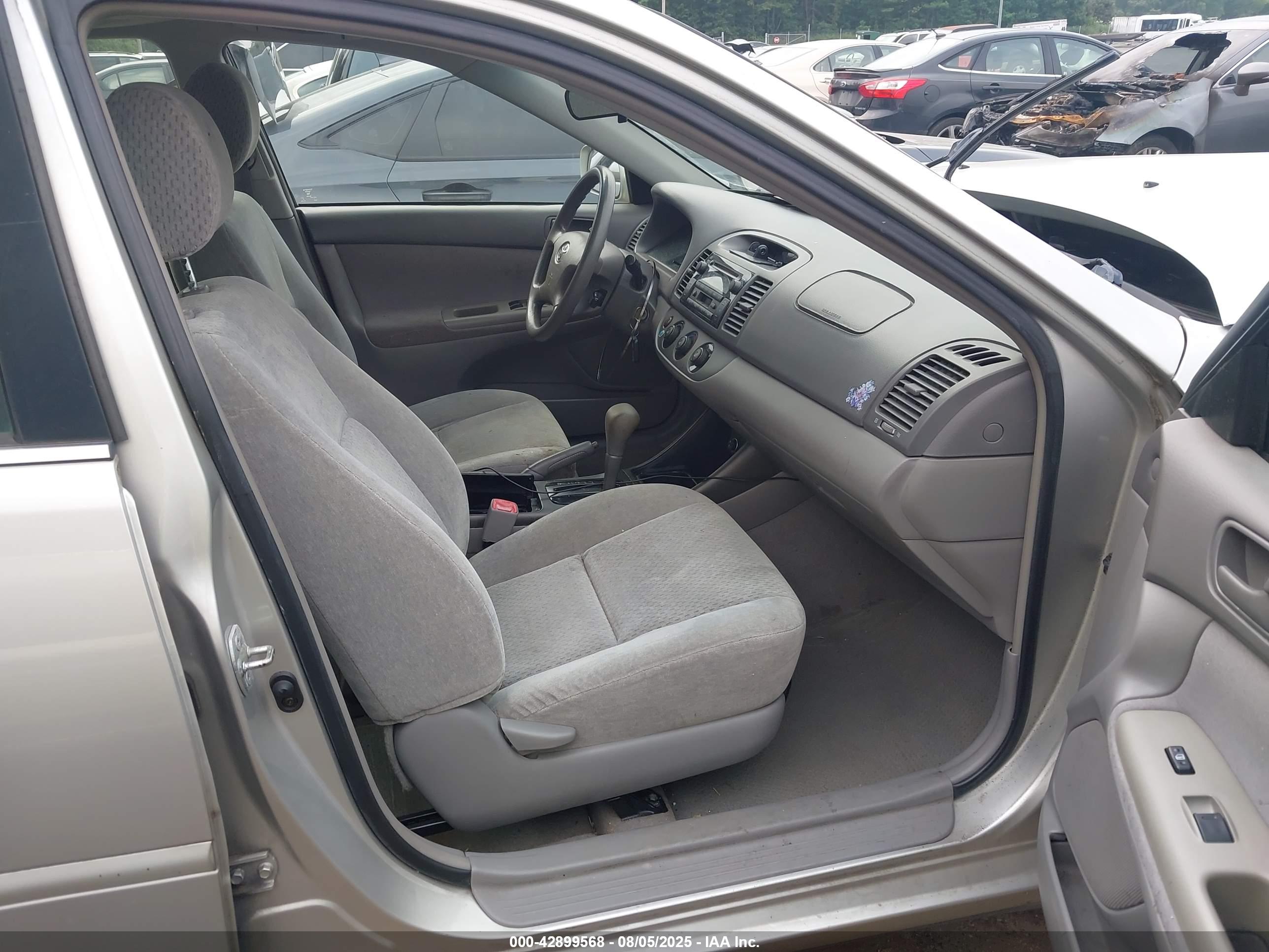 TOYOTA CAMRY image 5