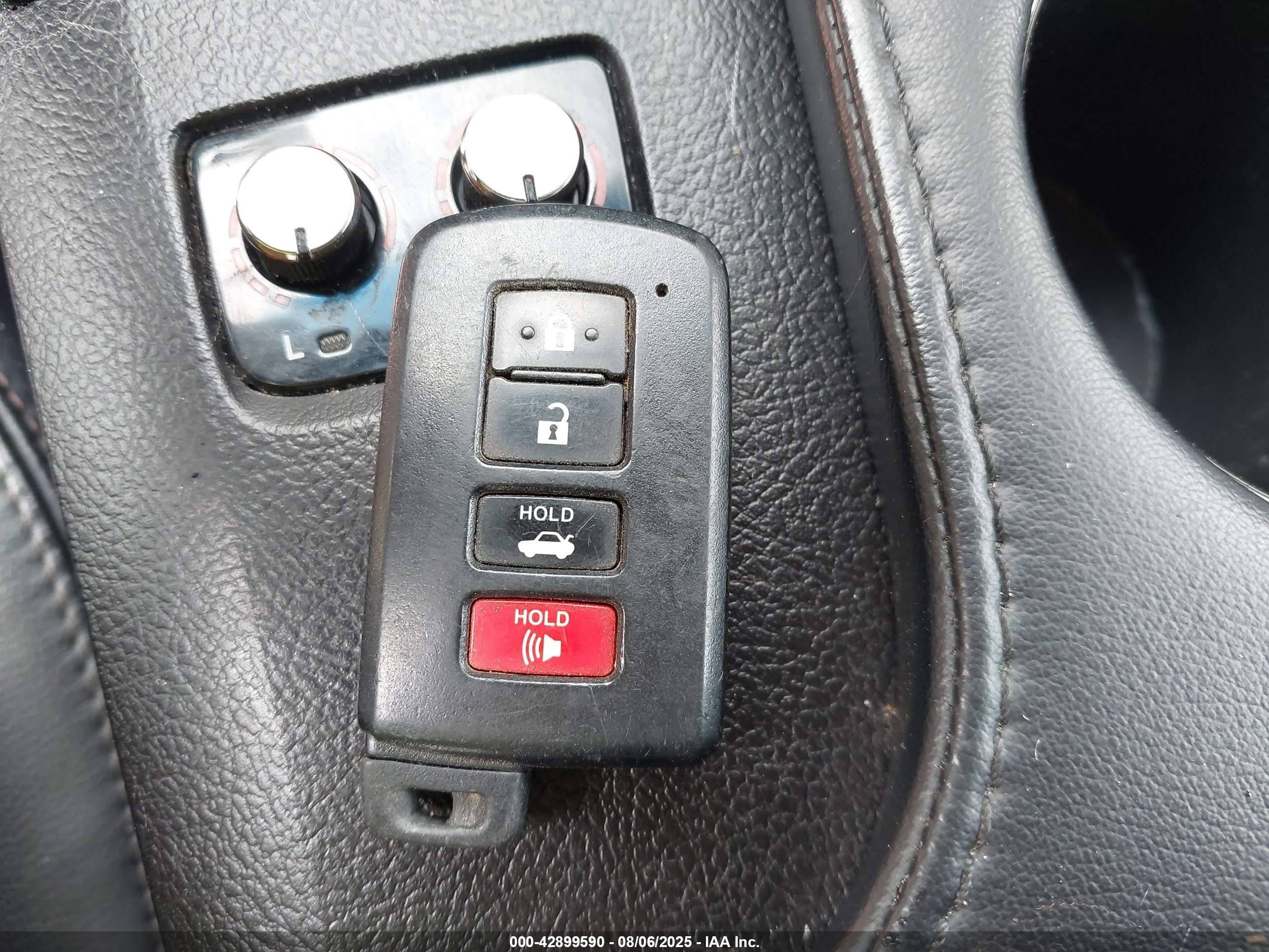 TOYOTA AVALON image 11
