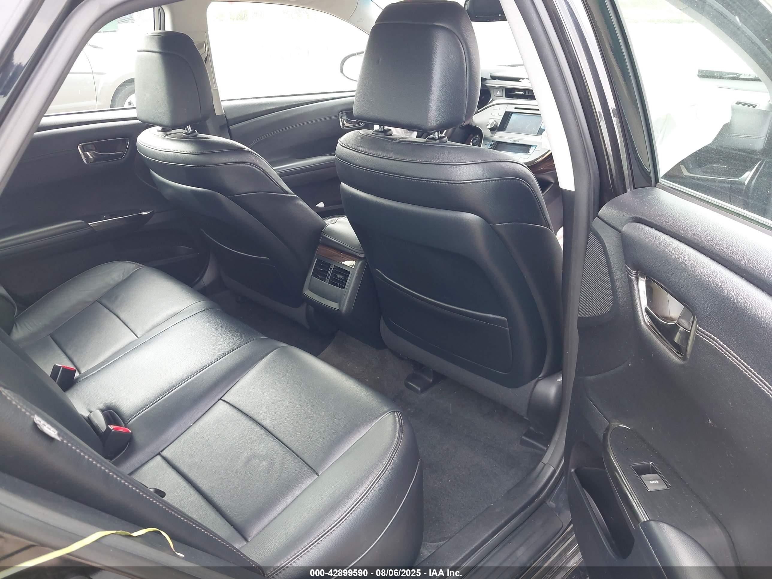 TOYOTA AVALON image 8