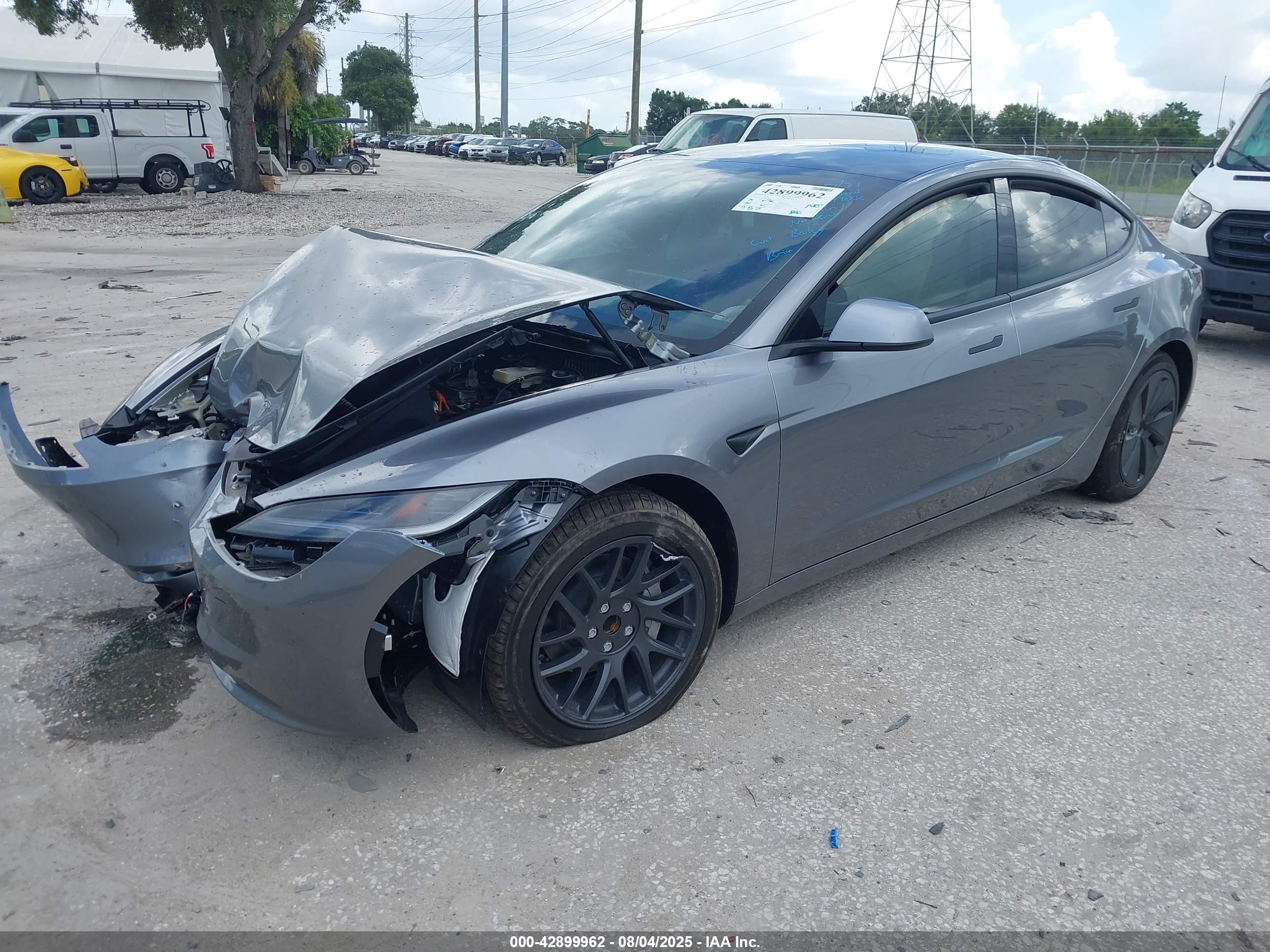 TESLA MODEL image 2