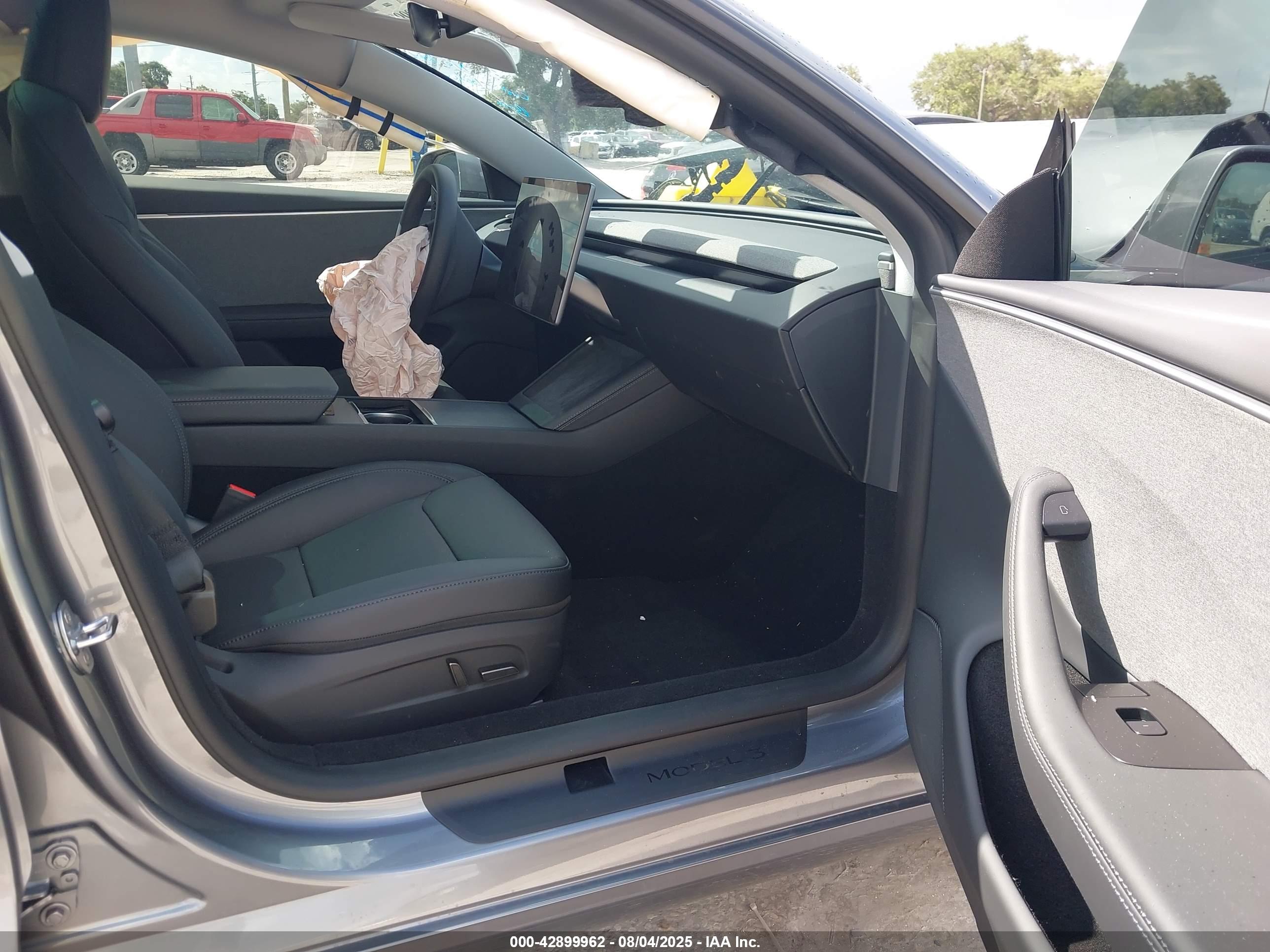 TESLA MODEL image 5