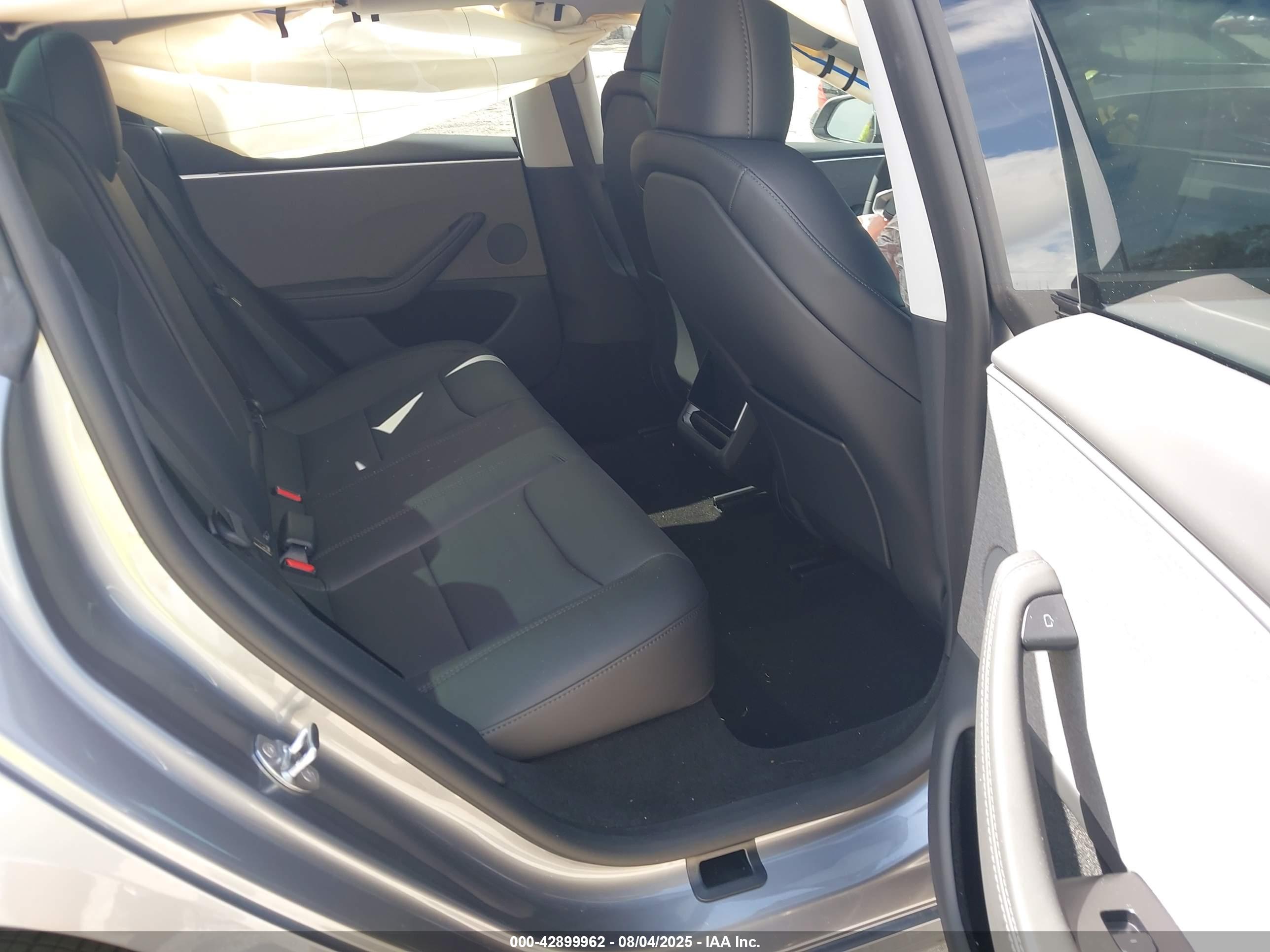 TESLA MODEL image 8