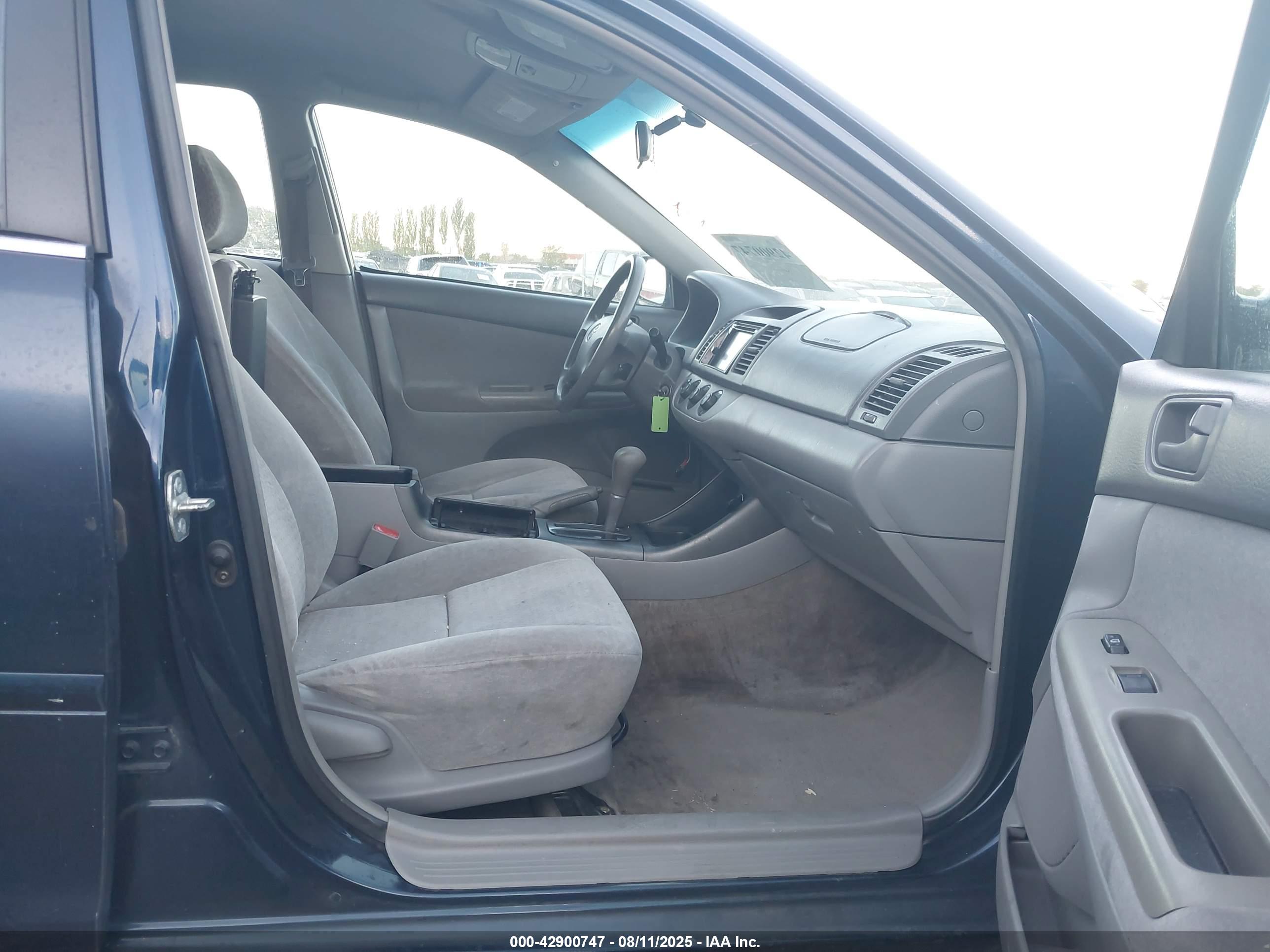 TOYOTA CAMRY image 5