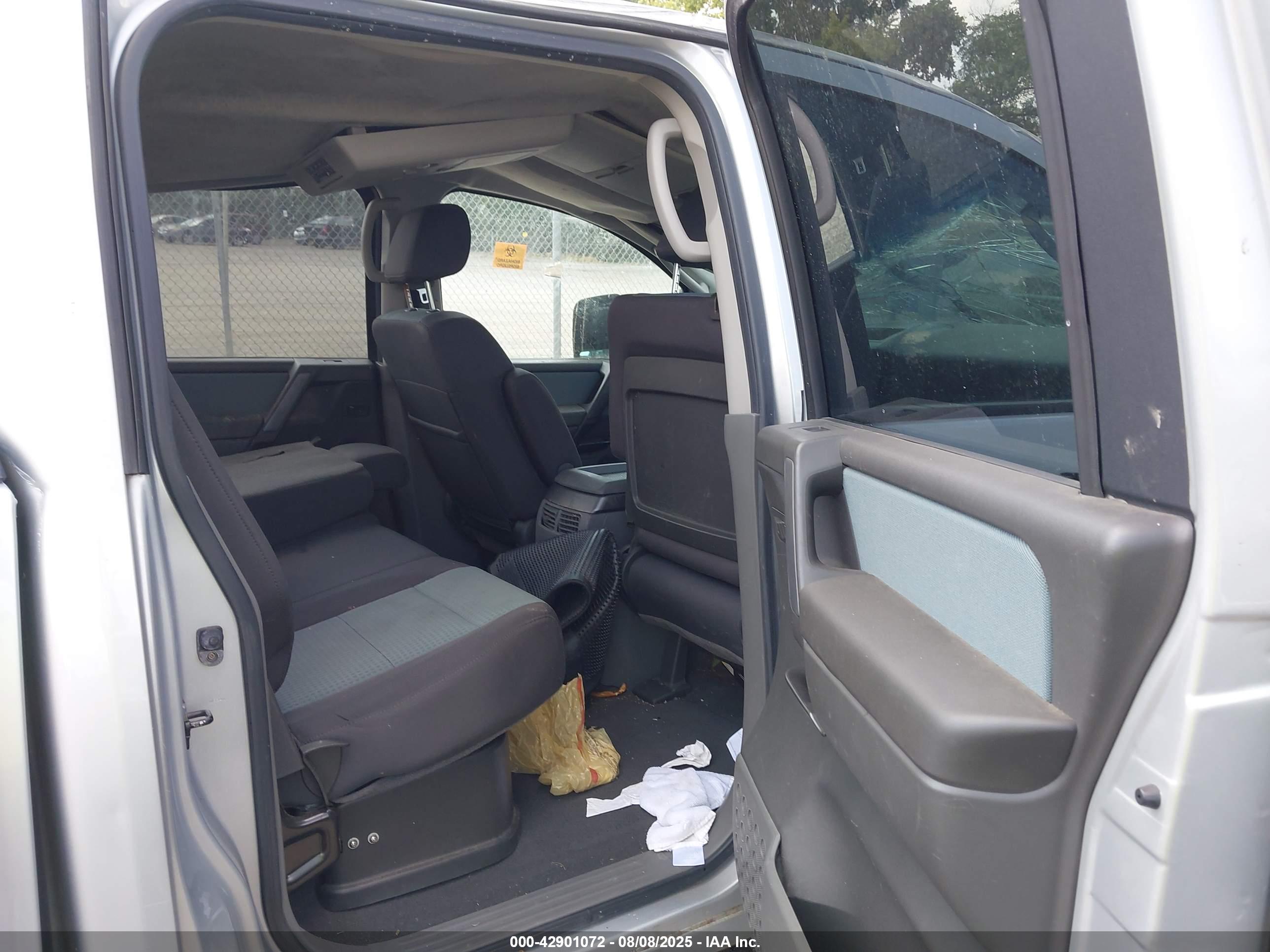 NISSAN TITAN image 8