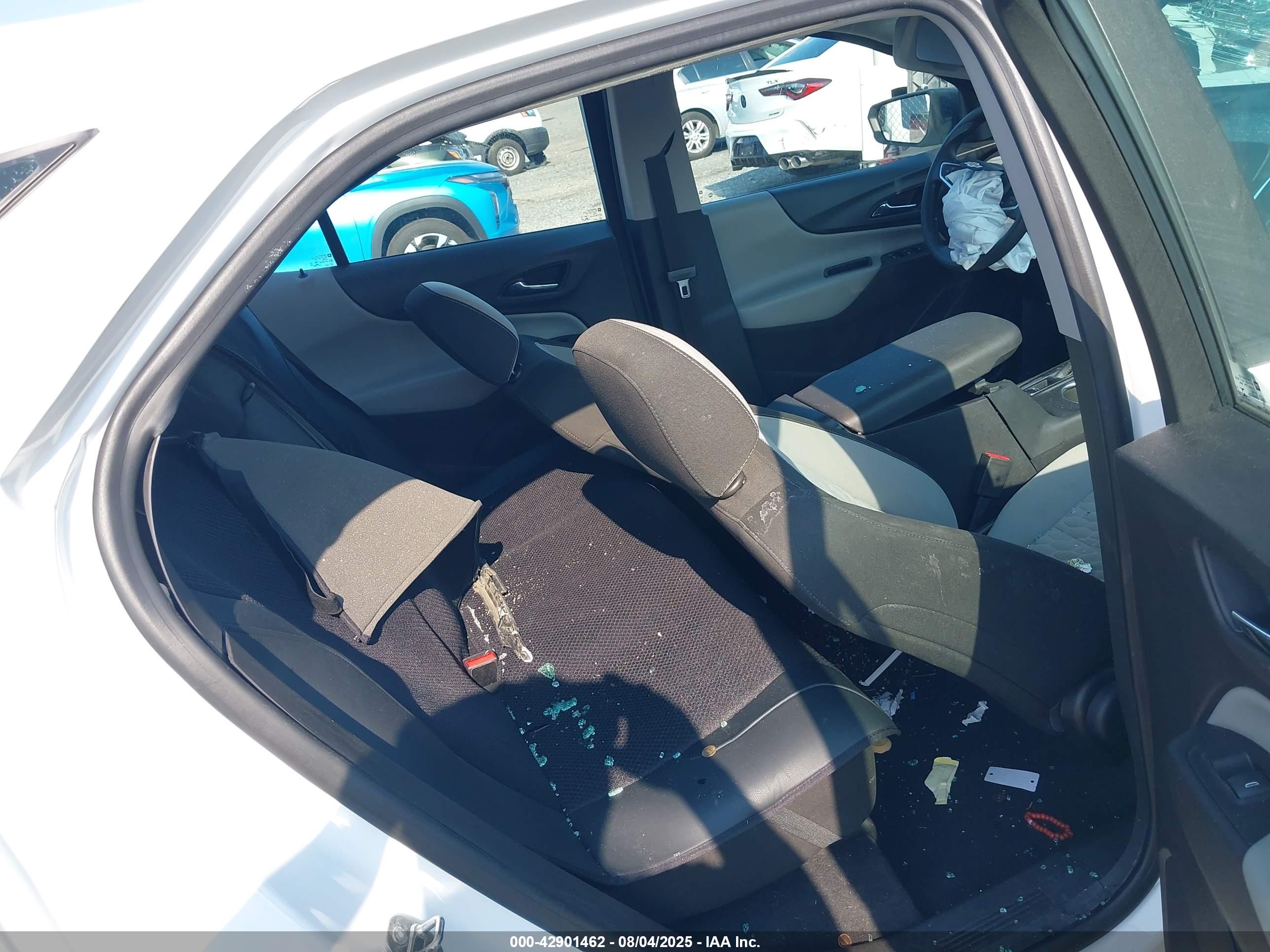 CHEVROLET EQUINOX image 8