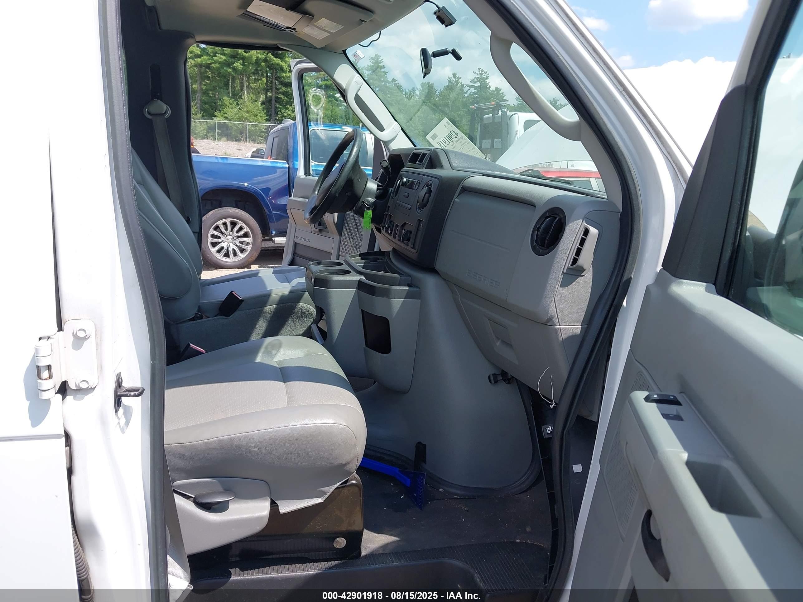 FORD E-250 image 5