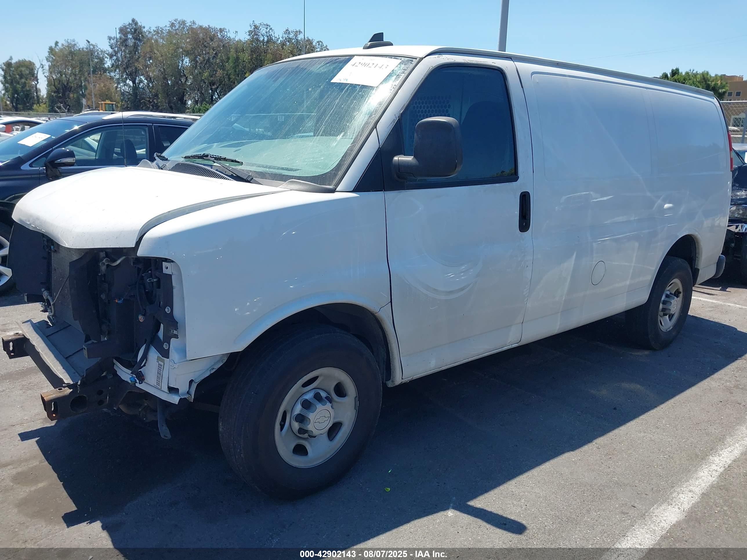 CHEVROLET EXPRESS image 2